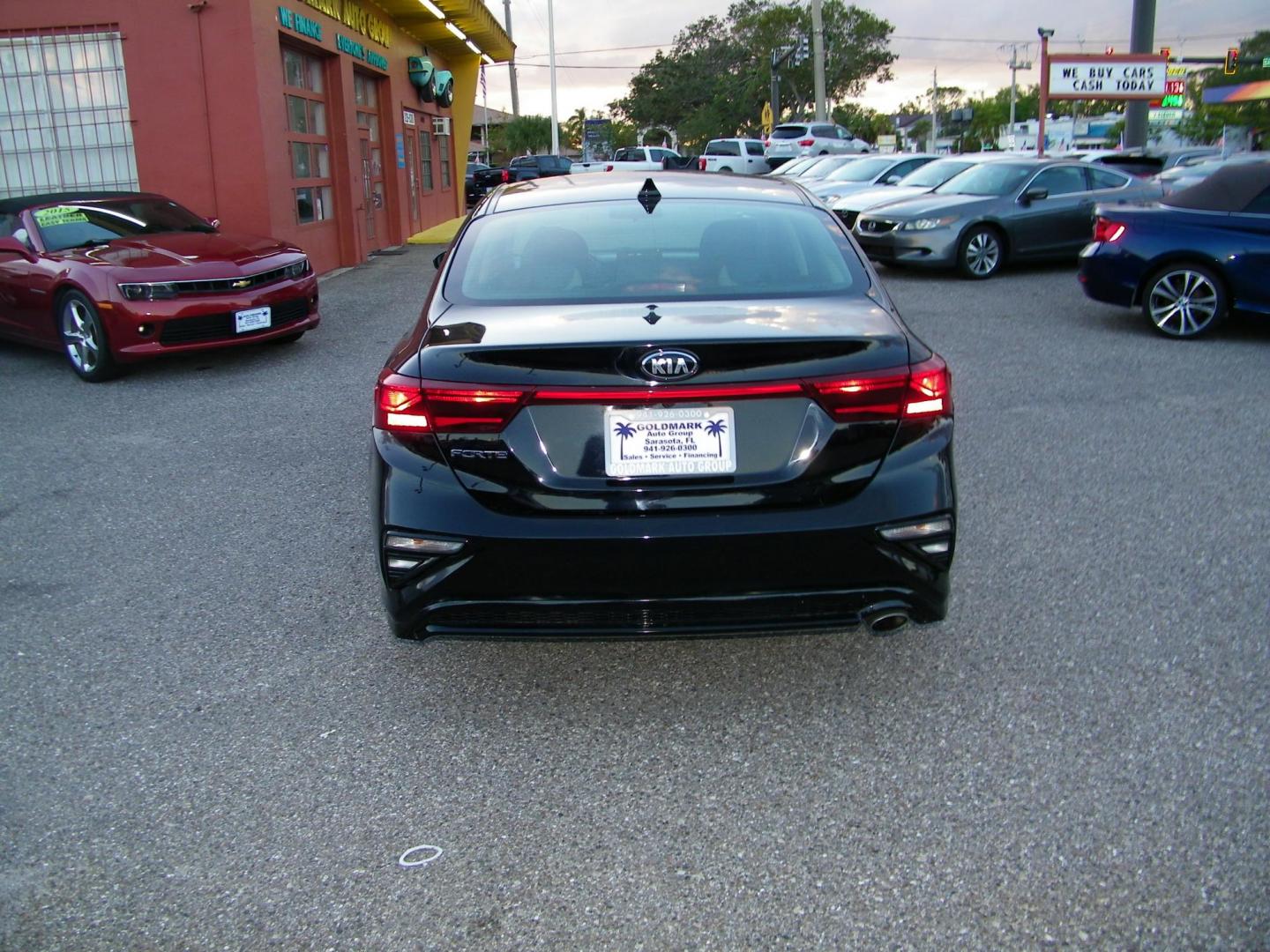 2021 Black /Black Kia Forte FE (3KPF24AD8ME) with an 2.0L L4 DOHC 16V engine, CVT transmission, located at 4000 Bee Ridge Road, Sarasota, FL, 34233, (941) 926-0300, 27.298664, -82.489151 - Photo#4