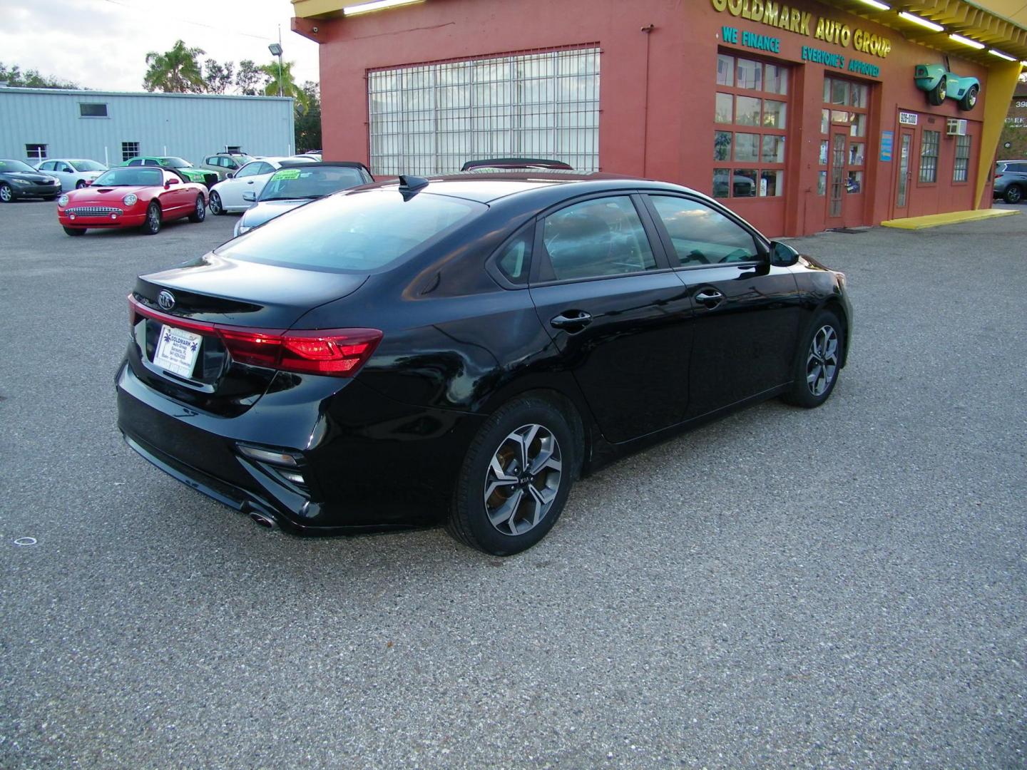 2021 Black /Black Kia Forte FE (3KPF24AD8ME) with an 2.0L L4 DOHC 16V engine, CVT transmission, located at 4000 Bee Ridge Road, Sarasota, FL, 34233, (941) 926-0300, 27.298664, -82.489151 - Photo#6