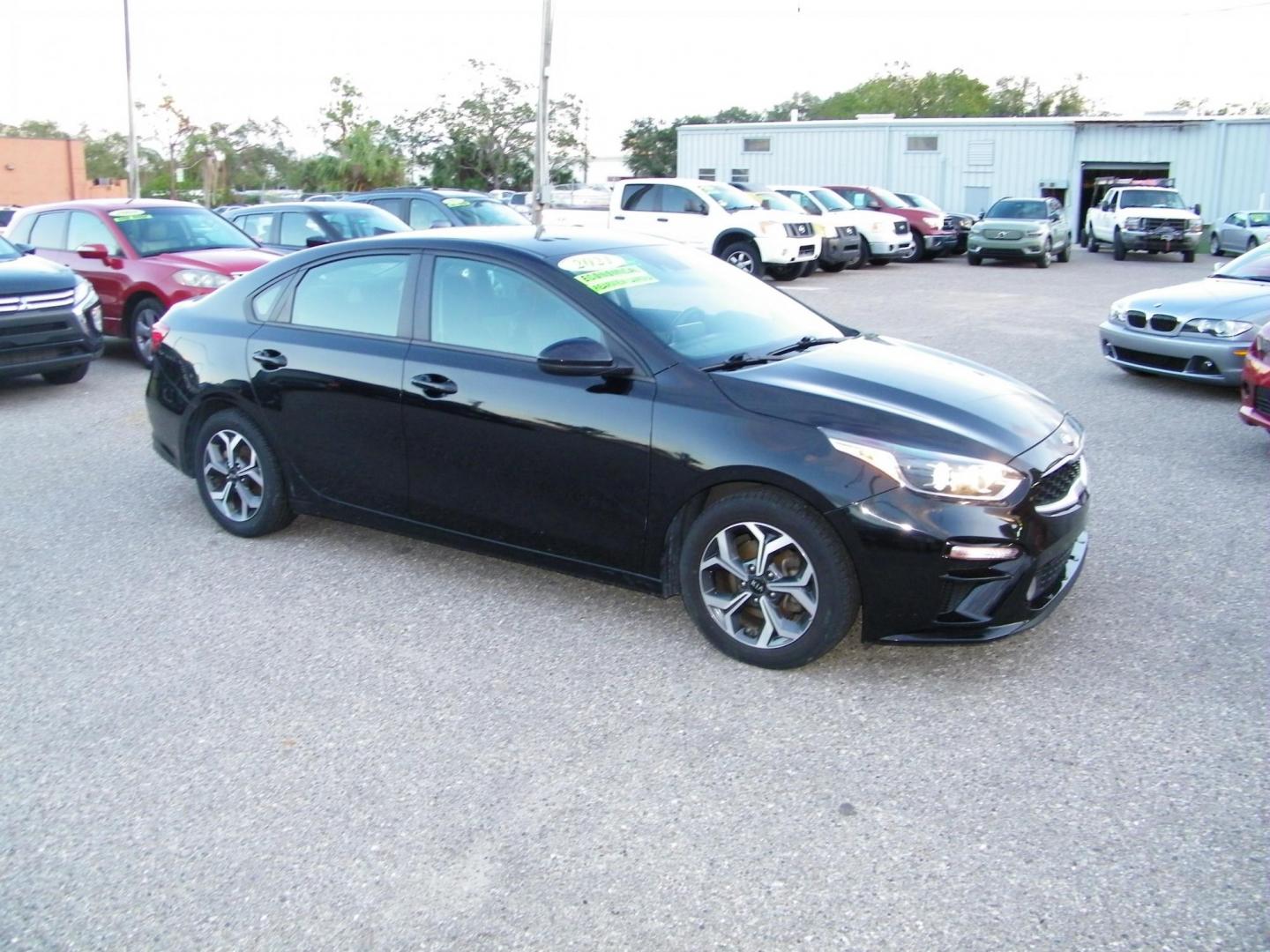 2021 Black /Black Kia Forte FE (3KPF24AD8ME) with an 2.0L L4 DOHC 16V engine, CVT transmission, located at 4000 Bee Ridge Road, Sarasota, FL, 34233, (941) 926-0300, 27.298664, -82.489151 - Photo#7