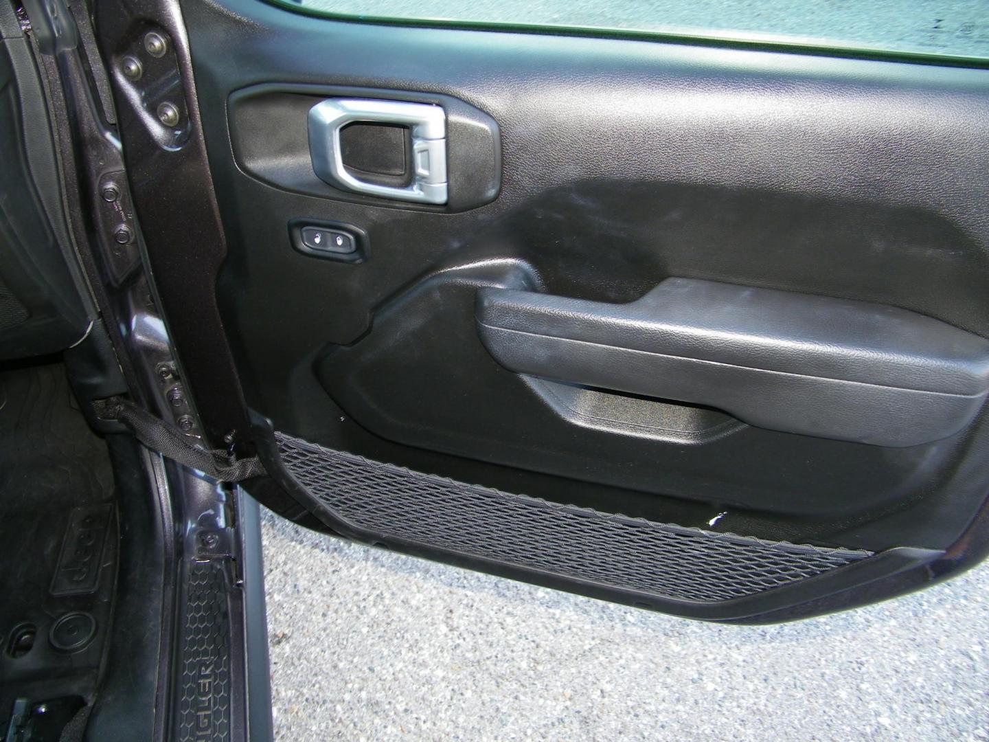 2023 Gray /Tan Jeep Wrangler Unlimited Sport (1C4HJXDG9PW) with an 3.6L V6 DOHC 24V FFV engine, 6A transmission, located at 4000 Bee Ridge Road, Sarasota, FL, 34233, (941) 926-0300, 27.298664, -82.489151 - Photo#17