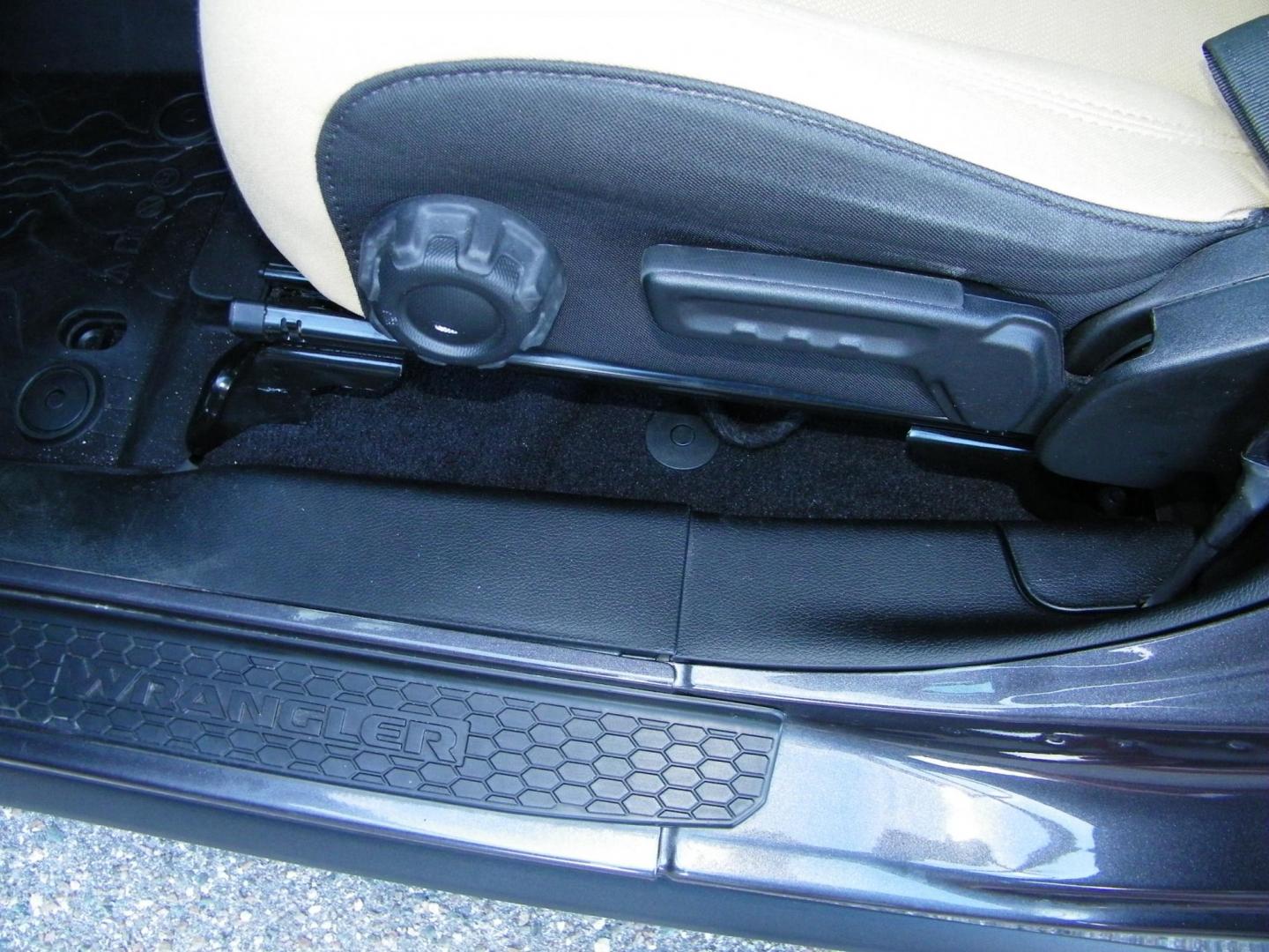 2023 Gray /Tan Jeep Wrangler Unlimited Sport (1C4HJXDG9PW) with an 3.6L V6 DOHC 24V FFV engine, 6A transmission, located at 4000 Bee Ridge Road, Sarasota, FL, 34233, (941) 926-0300, 27.298664, -82.489151 - Photo#21