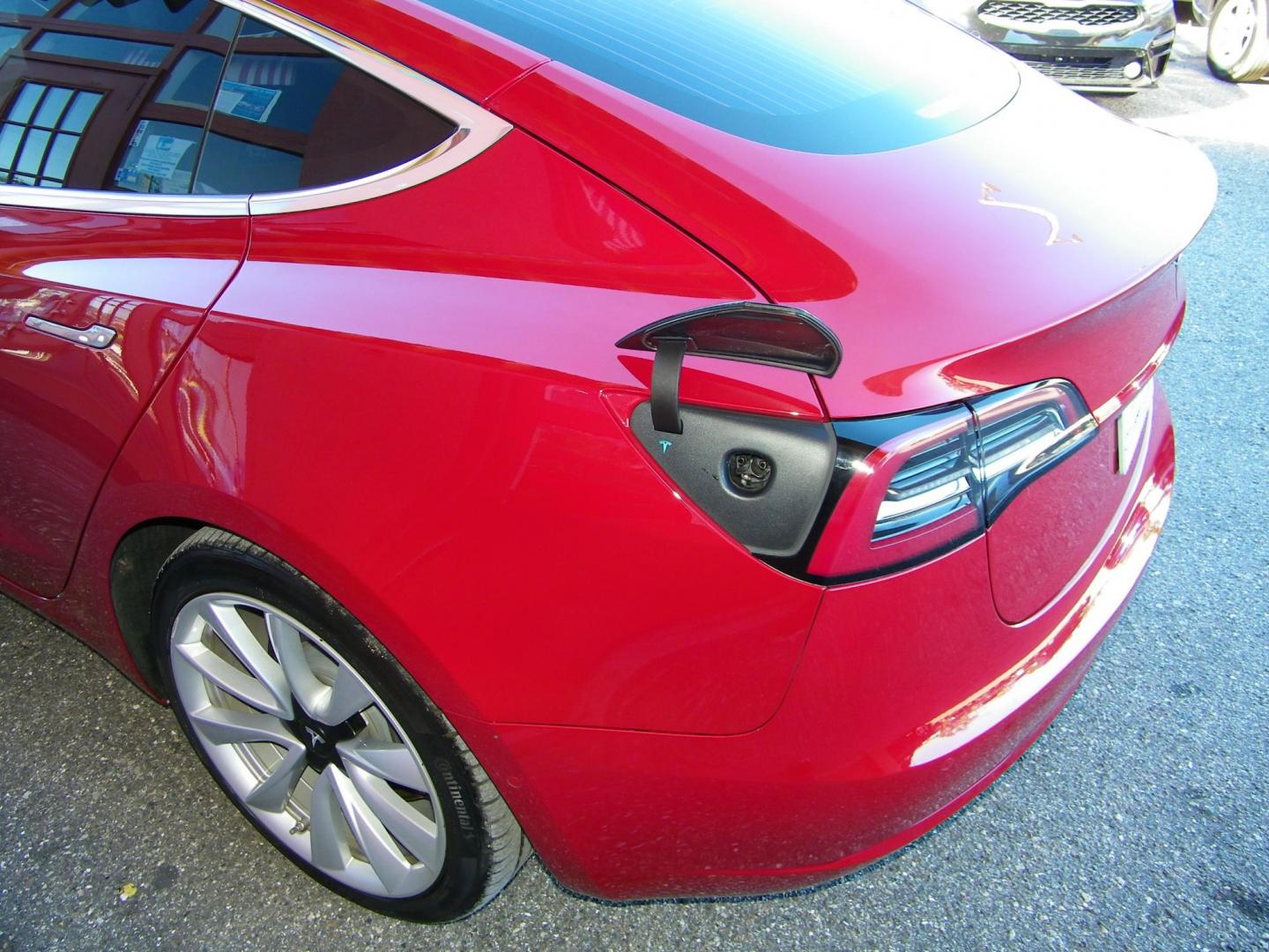 2018 Red /Black Tesla Model 3 Base (5YJ3E1EA1JF) with an ELECTRIC engine, 1A transmission, located at 4000 Bee Ridge Road, Sarasota, FL, 34233, (941) 926-0300, 27.298664, -82.489151 - Photo#11