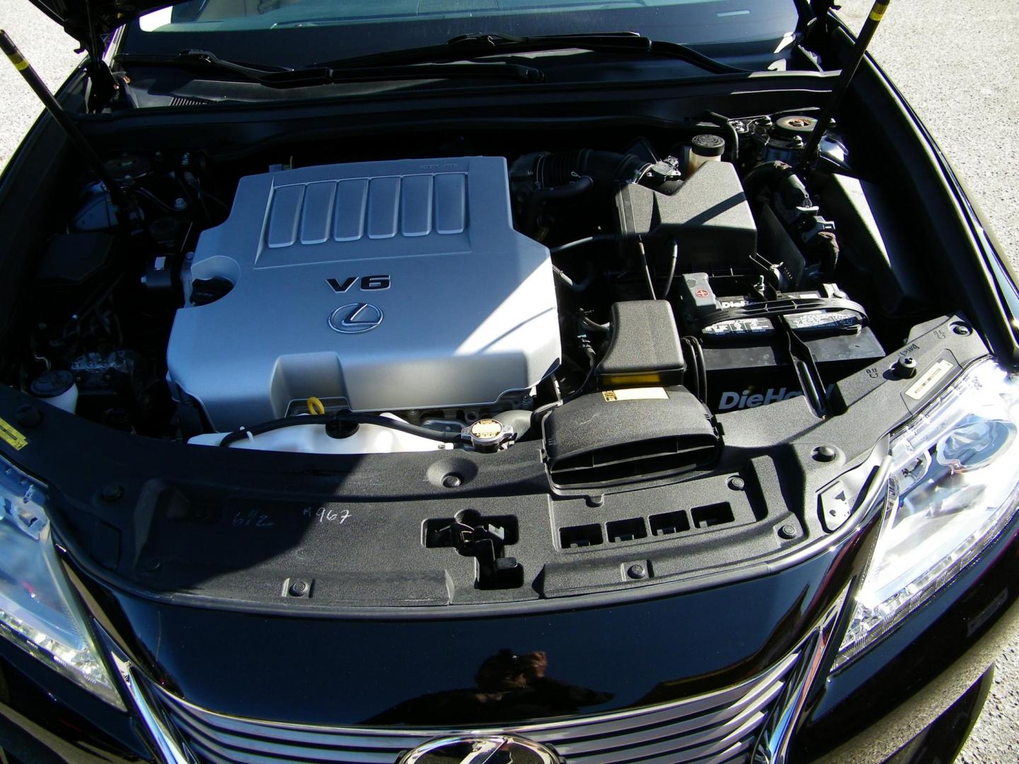 2014 Black /Beige Lexus ES 350 Sedan (JTHBK1GG9E2) with an 3.5L V6 DOHC 24V engine, 6-Speed Automatic transmission, located at 4000 Bee Ridge Road, Sarasota, FL, 34233, (941) 926-0300, 27.298664, -82.489151 - Photo#13