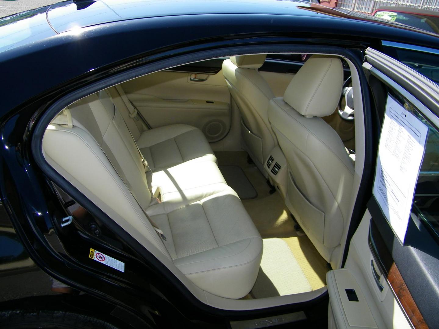 2014 Black /Beige Lexus ES 350 Sedan (JTHBK1GG9E2) with an 3.5L V6 DOHC 24V engine, 6-Speed Automatic transmission, located at 4000 Bee Ridge Road, Sarasota, FL, 34233, (941) 926-0300, 27.298664, -82.489151 - Photo#16