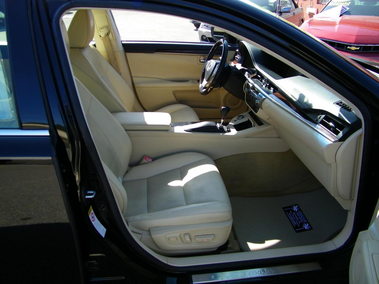 2014 Black /Beige Lexus ES 350 Sedan (JTHBK1GG9E2) with an 3.5L V6 DOHC 24V engine, 6-Speed Automatic transmission, located at 4000 Bee Ridge Road, Sarasota, FL, 34233, (941) 926-0300, 27.298664, -82.489151 - Photo#17