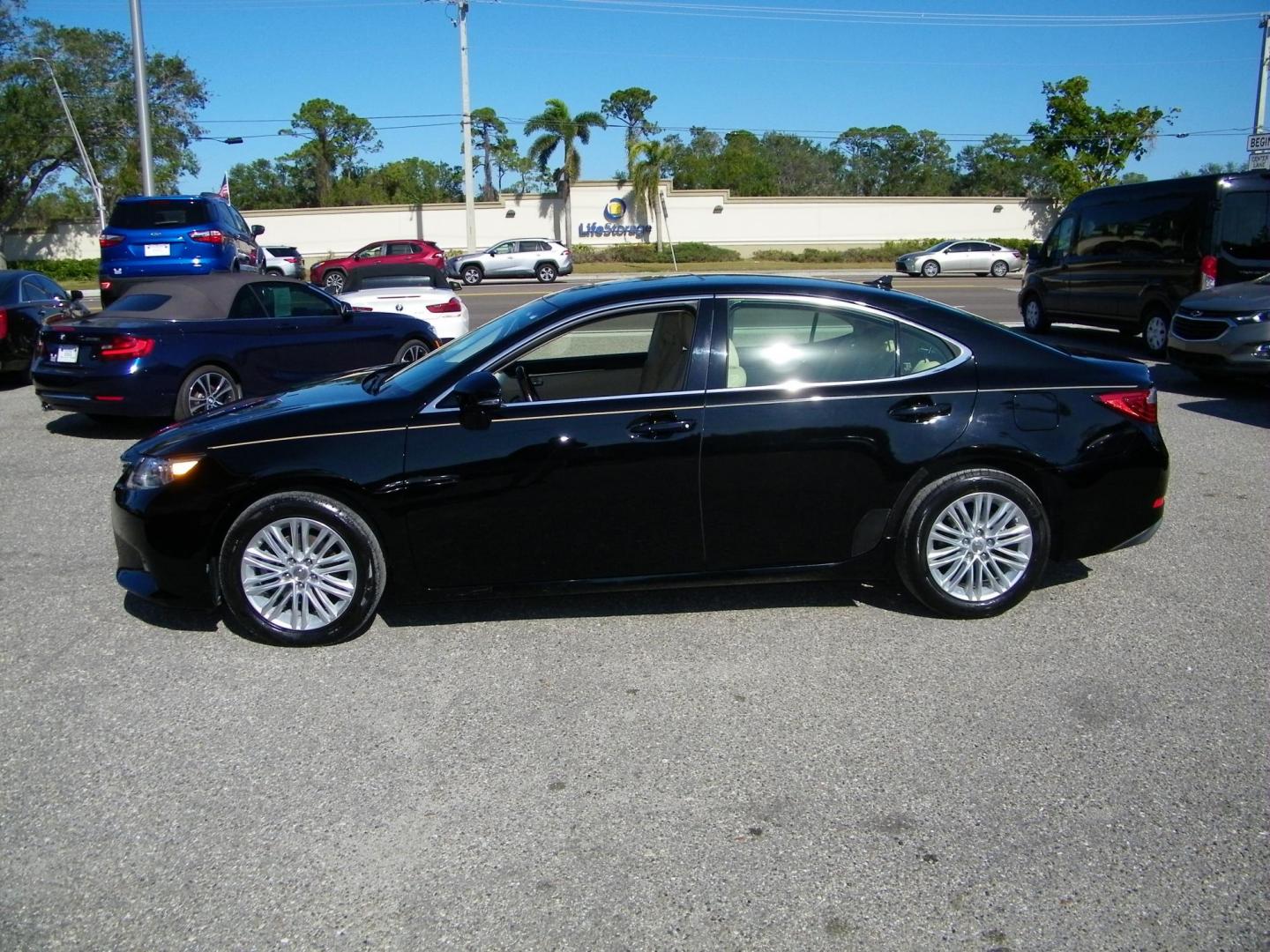 2014 Black /Beige Lexus ES 350 Sedan (JTHBK1GG9E2) with an 3.5L V6 DOHC 24V engine, 6-Speed Automatic transmission, located at 4000 Bee Ridge Road, Sarasota, FL, 34233, (941) 926-0300, 27.298664, -82.489151 - Photo#2