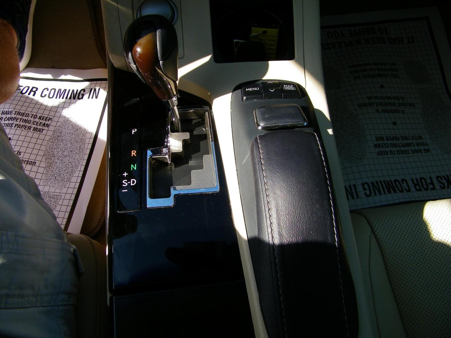 2014 Black /Beige Lexus ES 350 Sedan (JTHBK1GG9E2) with an 3.5L V6 DOHC 24V engine, 6-Speed Automatic transmission, located at 4000 Bee Ridge Road, Sarasota, FL, 34233, (941) 926-0300, 27.298664, -82.489151 - Photo#20