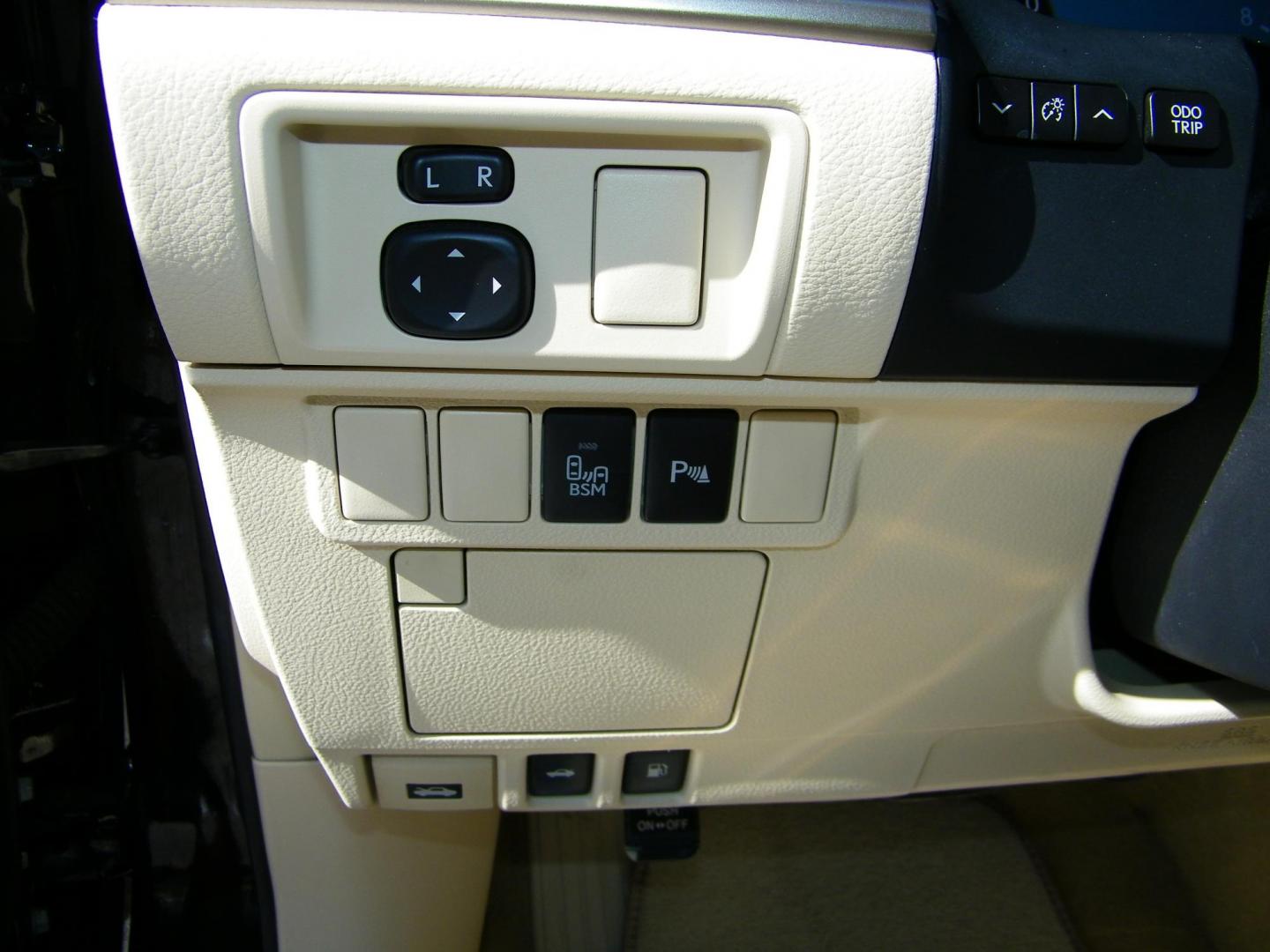 2014 Black /Beige Lexus ES 350 Sedan (JTHBK1GG9E2) with an 3.5L V6 DOHC 24V engine, 6-Speed Automatic transmission, located at 4000 Bee Ridge Road, Sarasota, FL, 34233, (941) 926-0300, 27.298664, -82.489151 - Photo#23