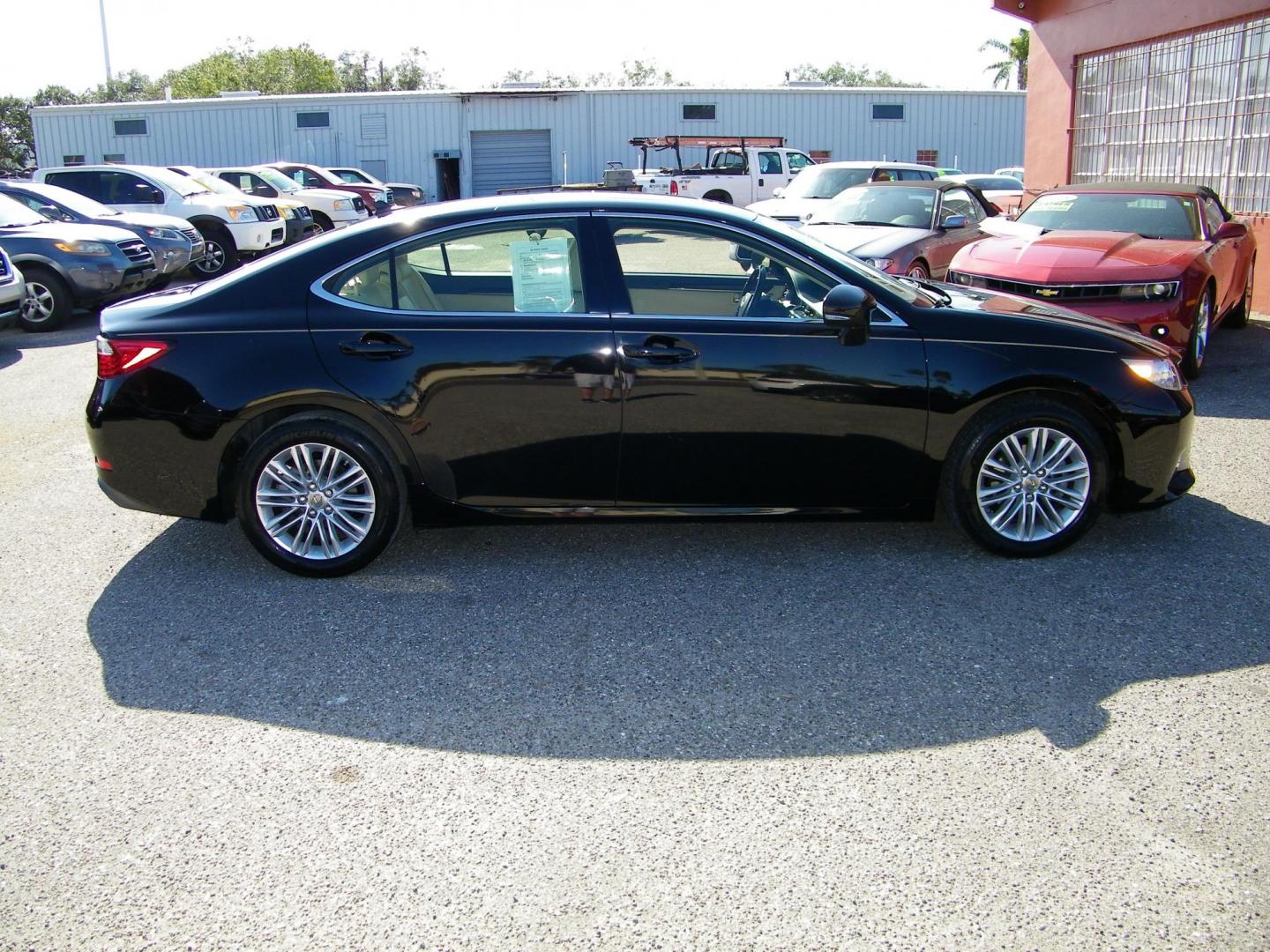2014 Black /Beige Lexus ES 350 Sedan (JTHBK1GG9E2) with an 3.5L V6 DOHC 24V engine, 6-Speed Automatic transmission, located at 4000 Bee Ridge Road, Sarasota, FL, 34233, (941) 926-0300, 27.298664, -82.489151 - Photo#4