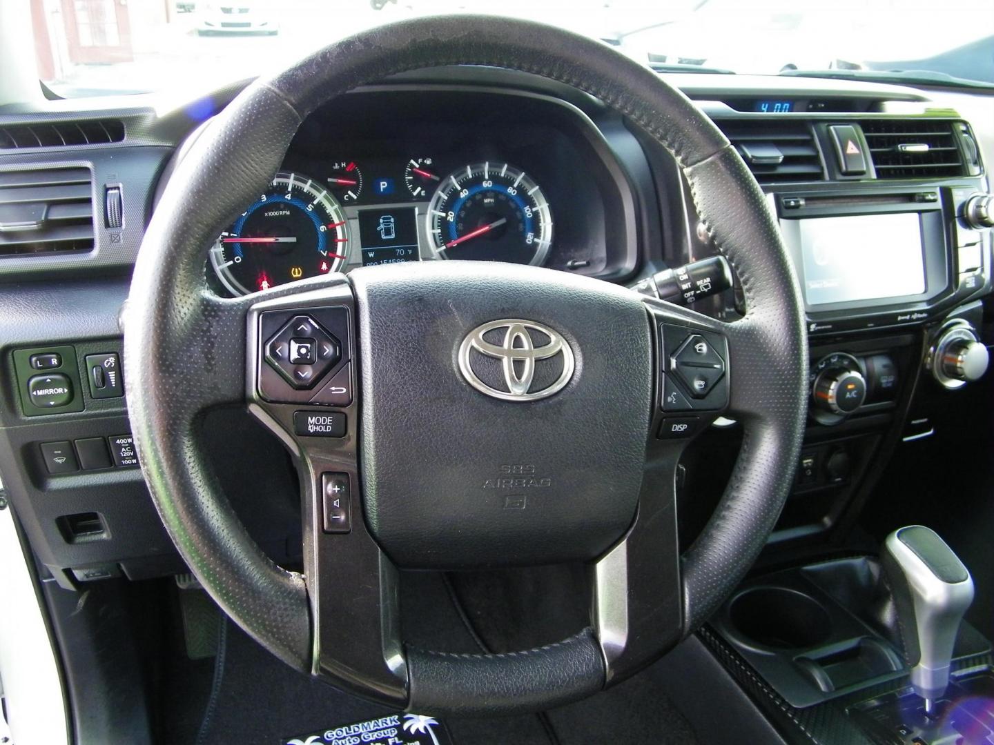 2019 White /Black Toyota 4Runner SR5 4WD (JTEBU5JR5K5) with an 4.0L V6 DOHC 24V engine, 5A transmission, located at 4000 Bee Ridge Road, Sarasota, FL, 34233, (941) 926-0300, 27.298664, -82.489151 - Photo#19