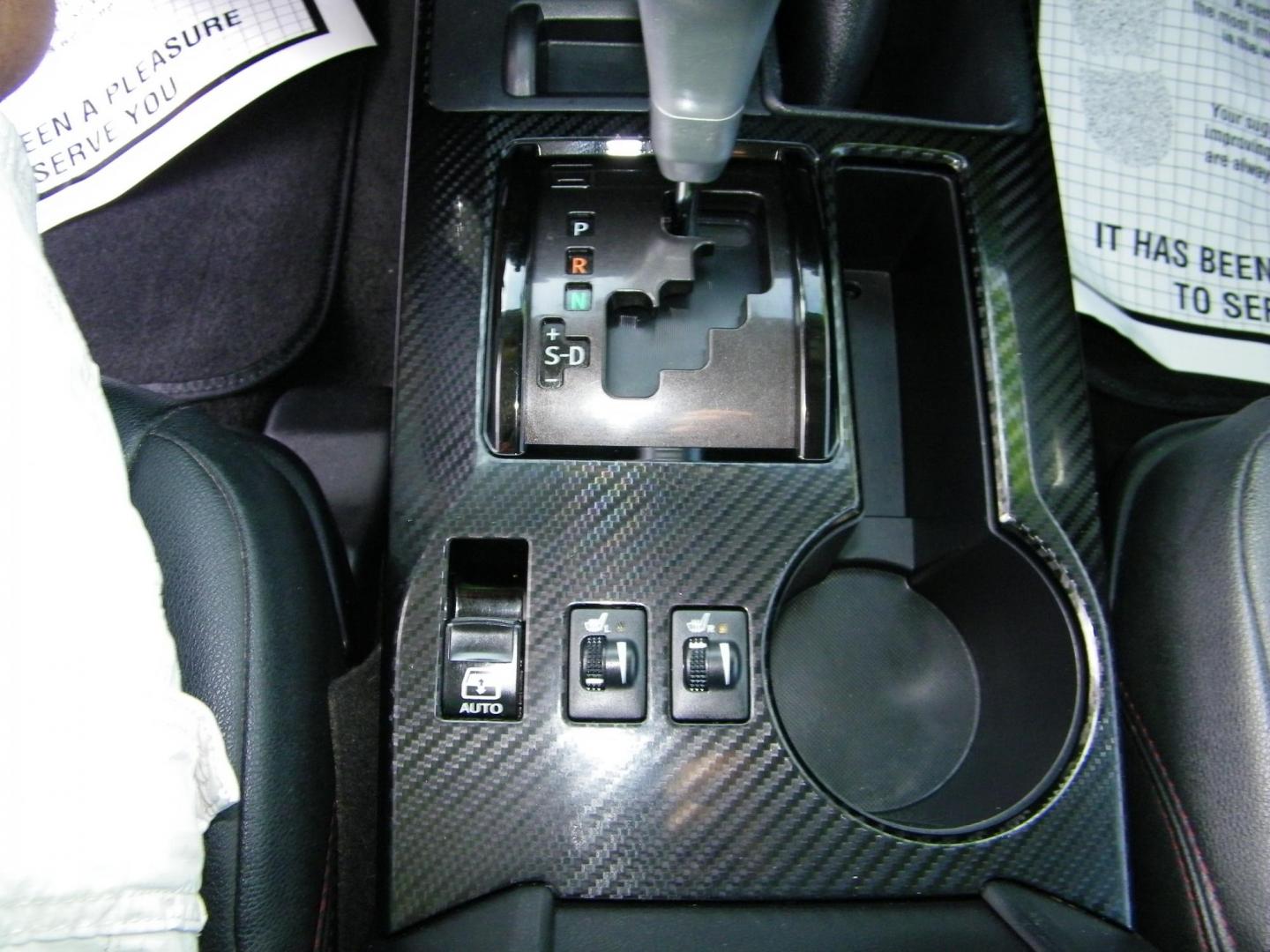 2019 White /Black Toyota 4Runner SR5 4WD (JTEBU5JR5K5) with an 4.0L V6 DOHC 24V engine, 5A transmission, located at 4000 Bee Ridge Road, Sarasota, FL, 34233, (941) 926-0300, 27.298664, -82.489151 - Photo#20