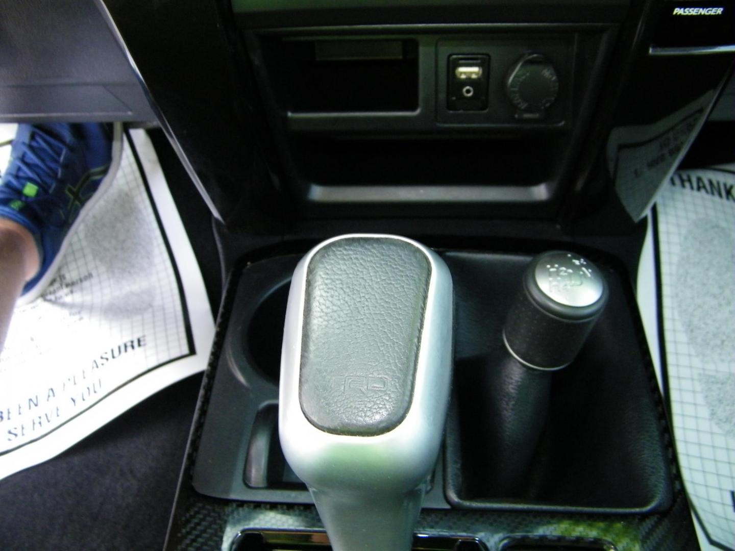 2019 White /Black Toyota 4Runner SR5 4WD (JTEBU5JR5K5) with an 4.0L V6 DOHC 24V engine, 5A transmission, located at 4000 Bee Ridge Road, Sarasota, FL, 34233, (941) 926-0300, 27.298664, -82.489151 - Photo#21