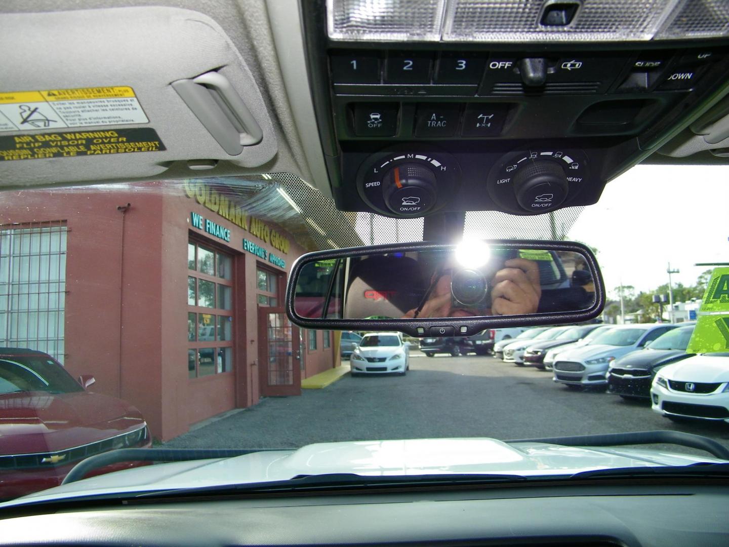 2019 White /Black Toyota 4Runner SR5 4WD (JTEBU5JR5K5) with an 4.0L V6 DOHC 24V engine, 5A transmission, located at 4000 Bee Ridge Road, Sarasota, FL, 34233, (941) 926-0300, 27.298664, -82.489151 - Photo#22