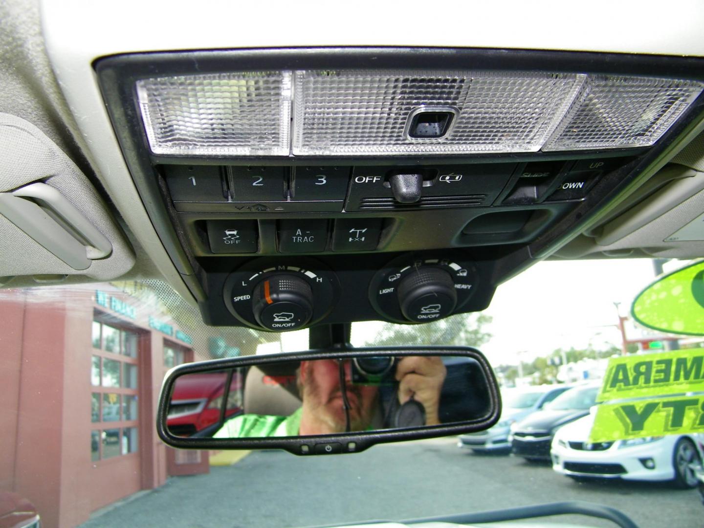 2019 White /Black Toyota 4Runner SR5 4WD (JTEBU5JR5K5) with an 4.0L V6 DOHC 24V engine, 5A transmission, located at 4000 Bee Ridge Road, Sarasota, FL, 34233, (941) 926-0300, 27.298664, -82.489151 - Photo#25
