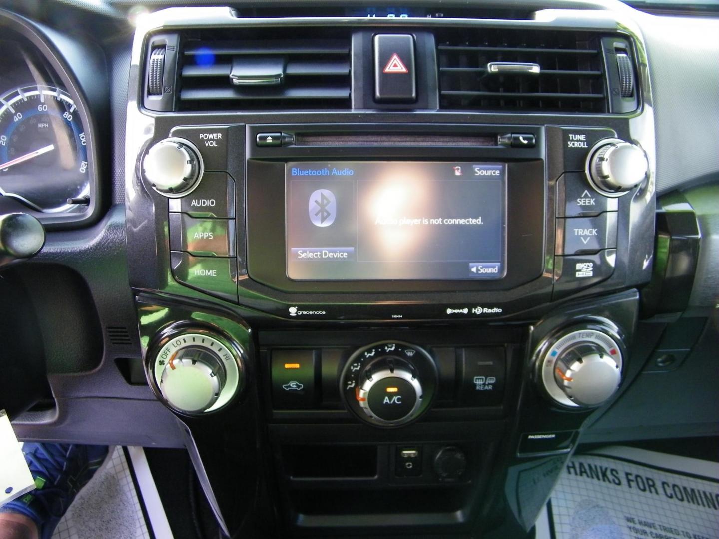 2019 White /Black Toyota 4Runner SR5 4WD (JTEBU5JR5K5) with an 4.0L V6 DOHC 24V engine, 5A transmission, located at 4000 Bee Ridge Road, Sarasota, FL, 34233, (941) 926-0300, 27.298664, -82.489151 - Photo#26