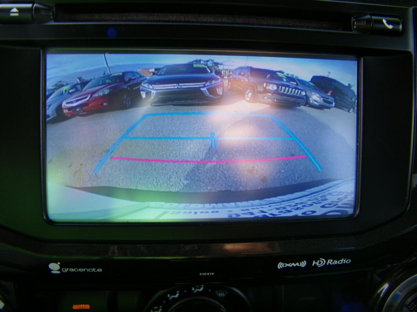 2019 White /Black Toyota 4Runner SR5 4WD (JTEBU5JR5K5) with an 4.0L V6 DOHC 24V engine, 5A transmission, located at 4000 Bee Ridge Road, Sarasota, FL, 34233, (941) 926-0300, 27.298664, -82.489151 - Photo#27