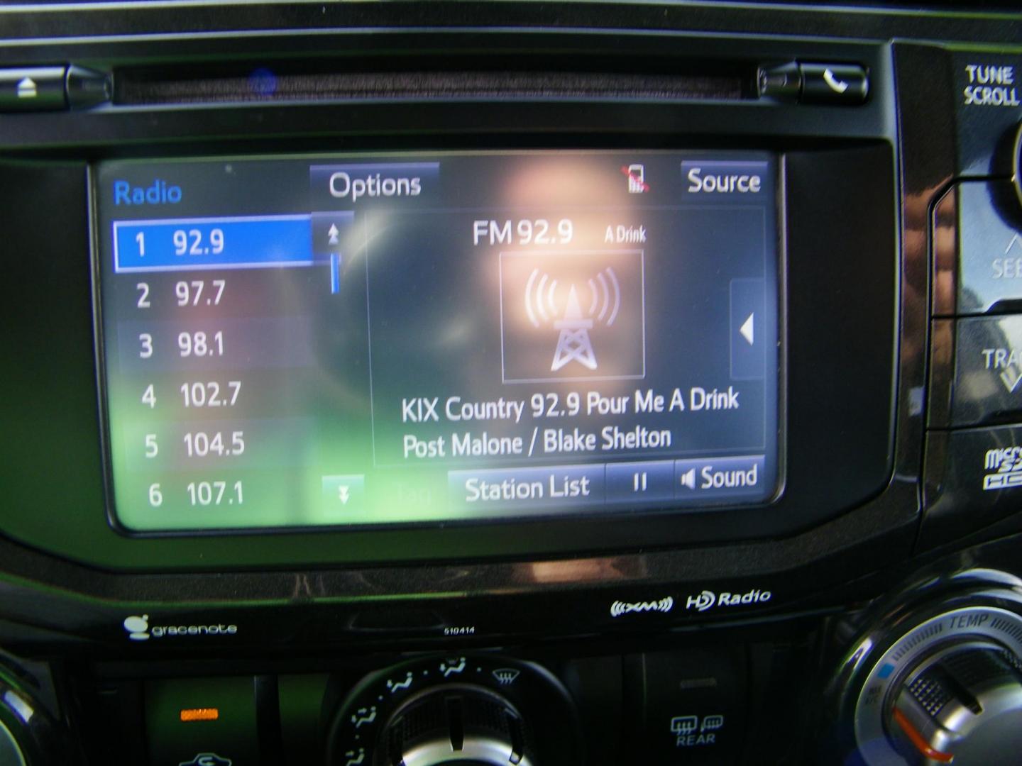 2019 White /Black Toyota 4Runner SR5 4WD (JTEBU5JR5K5) with an 4.0L V6 DOHC 24V engine, 5A transmission, located at 4000 Bee Ridge Road, Sarasota, FL, 34233, (941) 926-0300, 27.298664, -82.489151 - Photo#28