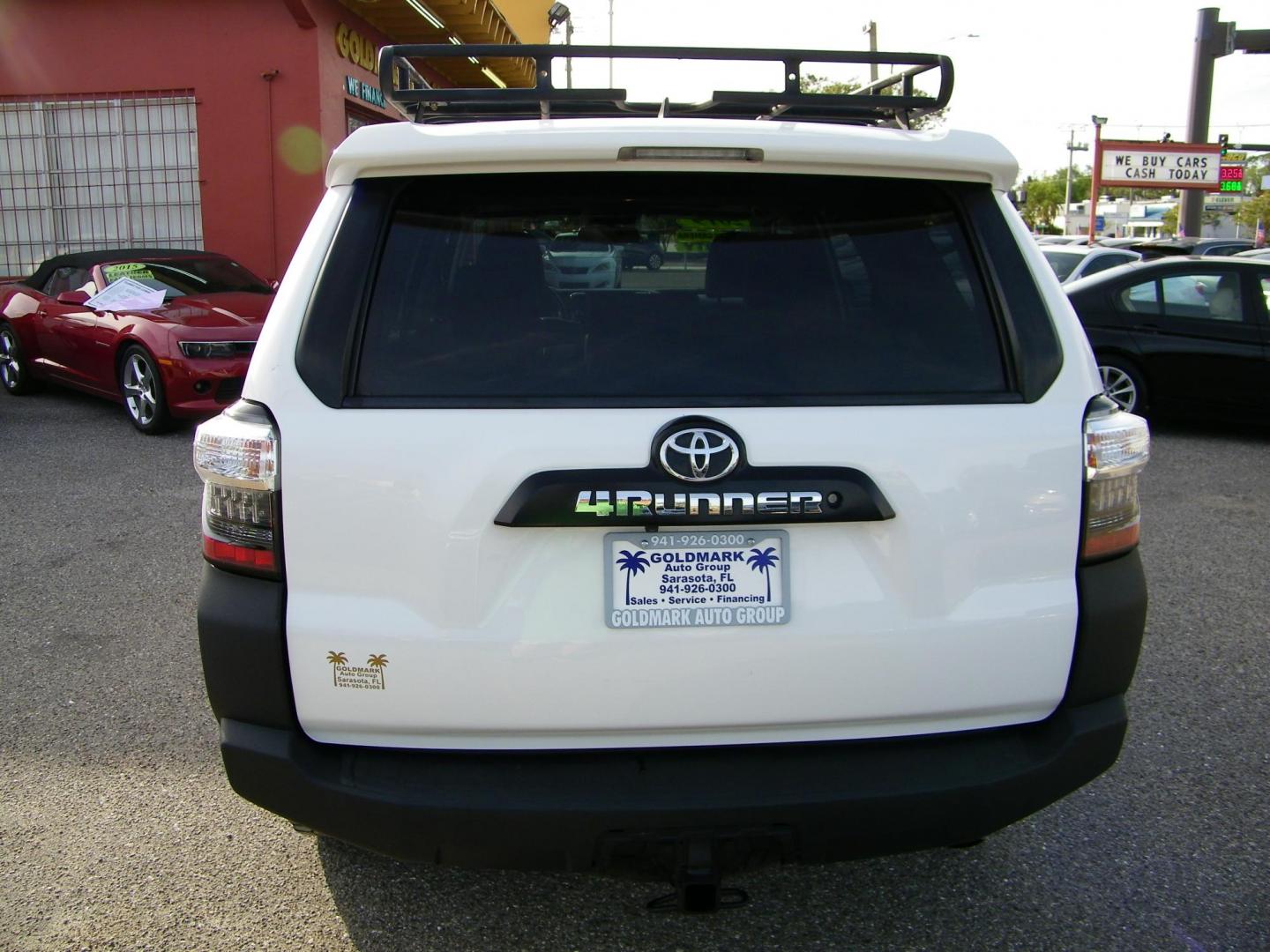 2019 White /Black Toyota 4Runner SR5 4WD (JTEBU5JR5K5) with an 4.0L V6 DOHC 24V engine, 5A transmission, located at 4000 Bee Ridge Road, Sarasota, FL, 34233, (941) 926-0300, 27.298664, -82.489151 - Photo#3
