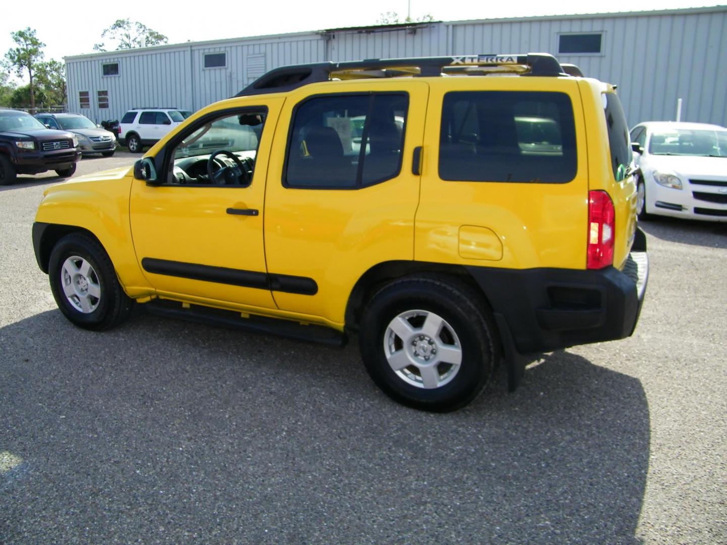 2005 Yellow /Gray Nissan Xterra 2WD (5N1AN08U85C) with an 4.0L V6 DOHC 24V engine, Automatic transmission, located at 4000 Bee Ridge Road, Sarasota, FL, 34233, (941) 926-0300, 27.298664, -82.489151 - Photo#3