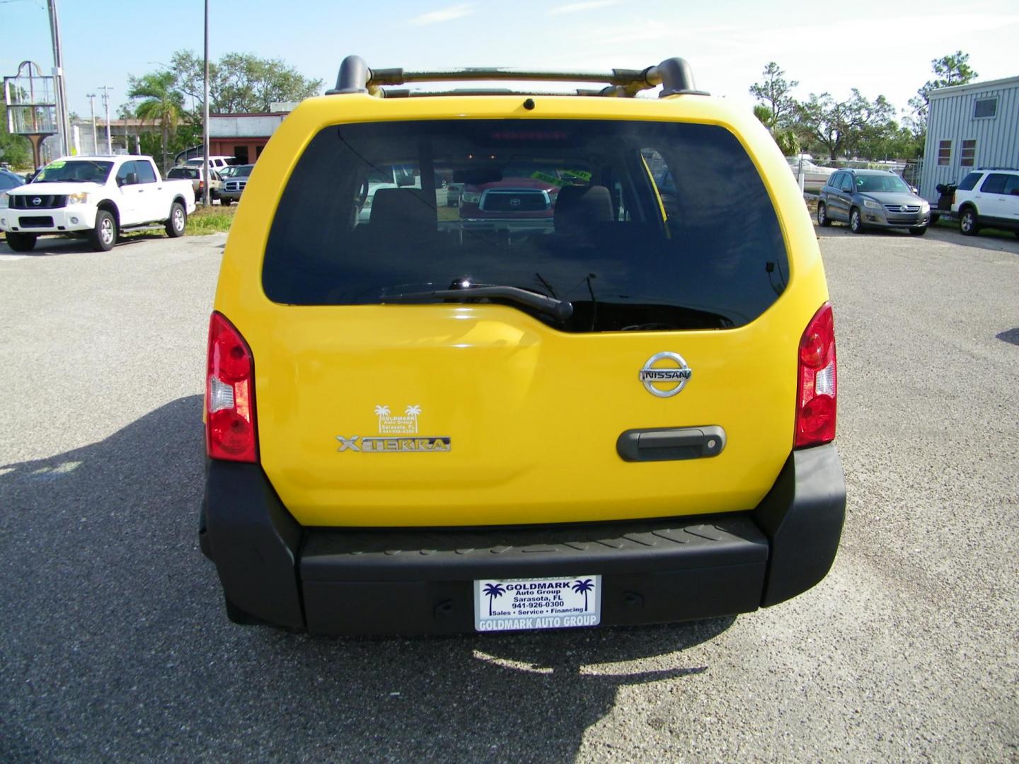 2005 Yellow /Gray Nissan Xterra 2WD (5N1AN08U85C) with an 4.0L V6 DOHC 24V engine, Automatic transmission, located at 4000 Bee Ridge Road, Sarasota, FL, 34233, (941) 926-0300, 27.298664, -82.489151 - Photo#4