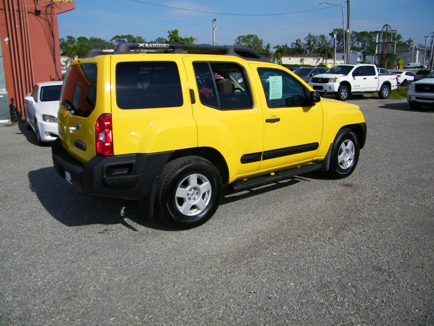 2005 Yellow /Gray Nissan Xterra 2WD (5N1AN08U85C) with an 4.0L V6 DOHC 24V engine, Automatic transmission, located at 4000 Bee Ridge Road, Sarasota, FL, 34233, (941) 926-0300, 27.298664, -82.489151 - Photo#5