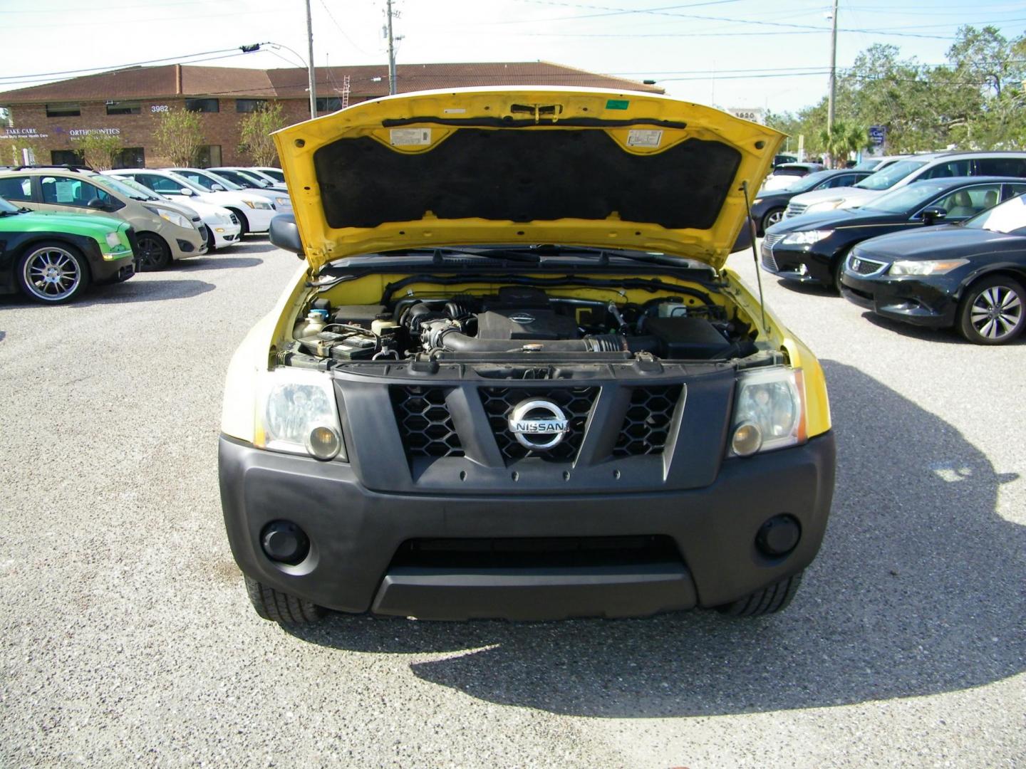 2005 Yellow /Gray Nissan Xterra 2WD (5N1AN08U85C) with an 4.0L V6 DOHC 24V engine, Automatic transmission, located at 4000 Bee Ridge Road, Sarasota, FL, 34233, (941) 926-0300, 27.298664, -82.489151 - Photo#8