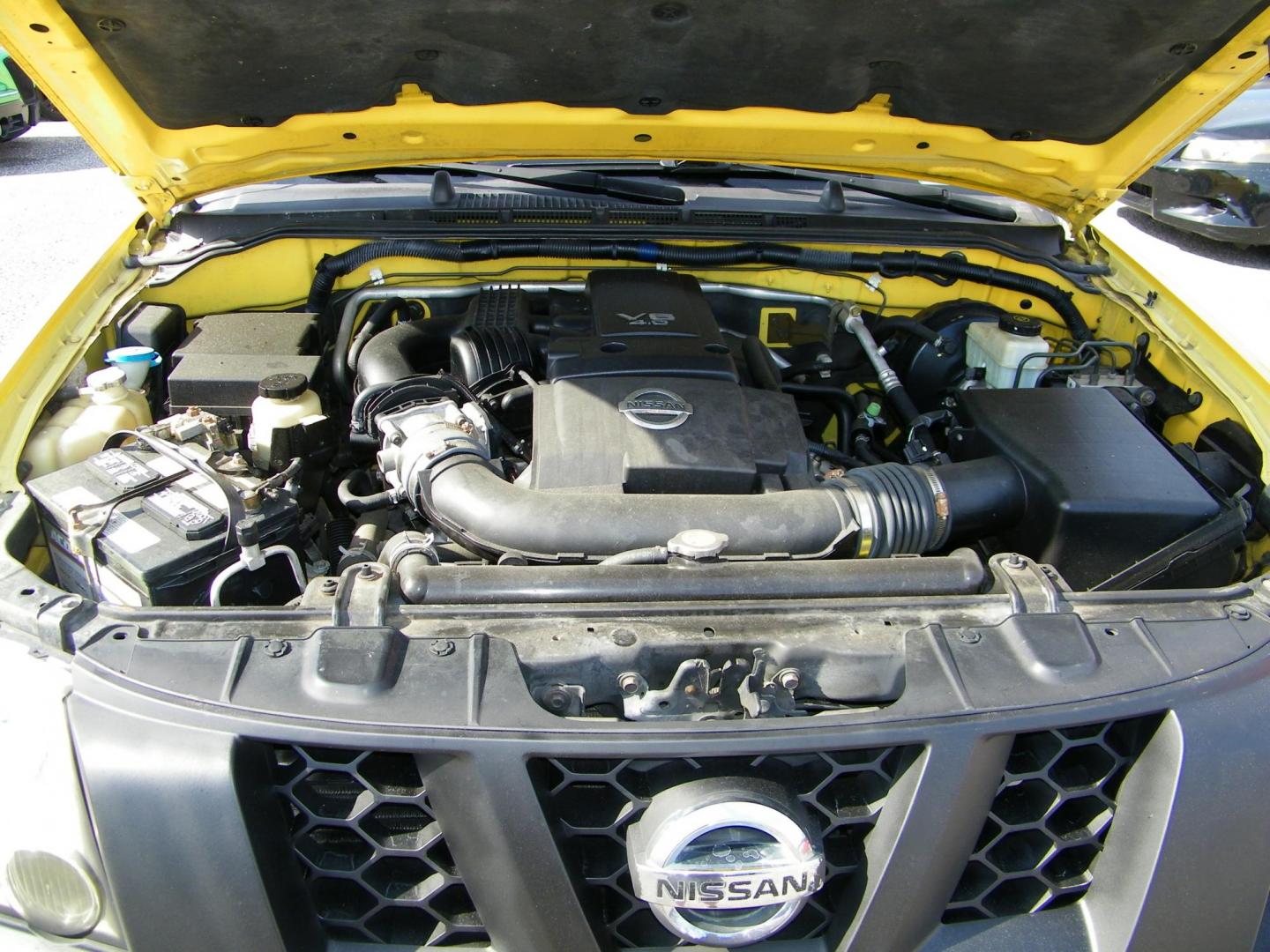 2005 Yellow /Gray Nissan Xterra 2WD (5N1AN08U85C) with an 4.0L V6 DOHC 24V engine, Automatic transmission, located at 4000 Bee Ridge Road, Sarasota, FL, 34233, (941) 926-0300, 27.298664, -82.489151 - Photo#9