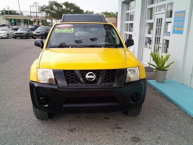2005 Yellow /Gray Nissan Xterra 2WD (5N1AN08U85C) with an 4.0L V6 DOHC 24V engine, Automatic transmission, located at 4000 Bee Ridge Road, Sarasota, FL, 34233, (941) 926-0300, 27.298664, -82.489151- Photo#2