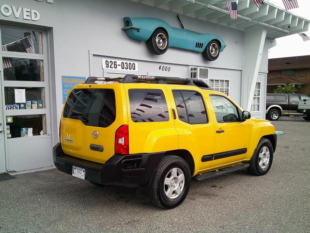 2005 Yellow /Gray Nissan Xterra 2WD (5N1AN08U85C) with an 4.0L V6 DOHC 24V engine, Automatic transmission, located at 4000 Bee Ridge Road, Sarasota, FL, 34233, (941) 926-0300, 27.298664, -82.489151- Photo#3