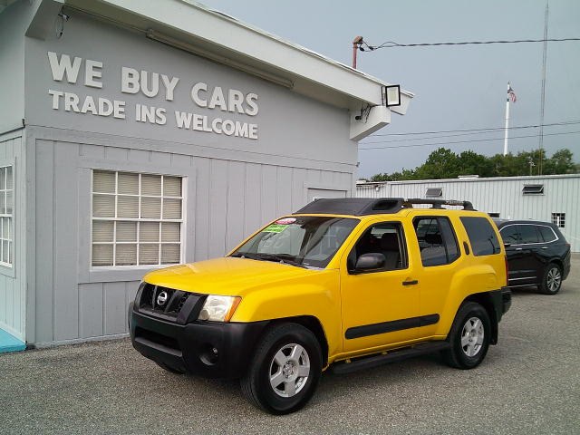 2005 Yellow /Gray Nissan Xterra 2WD (5N1AN08U85C) with an 4.0L V6 DOHC 24V engine, Automatic transmission, located at 4000 Bee Ridge Road, Sarasota, FL, 34233, (941) 926-0300, 27.298664, -82.489151- Photo#5
