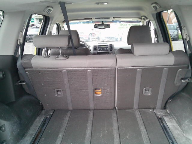 2005 Yellow /Gray Nissan Xterra 2WD (5N1AN08U85C) with an 4.0L V6 DOHC 24V engine, Automatic transmission, located at 4000 Bee Ridge Road, Sarasota, FL, 34233, (941) 926-0300, 27.298664, -82.489151- Photo#9
