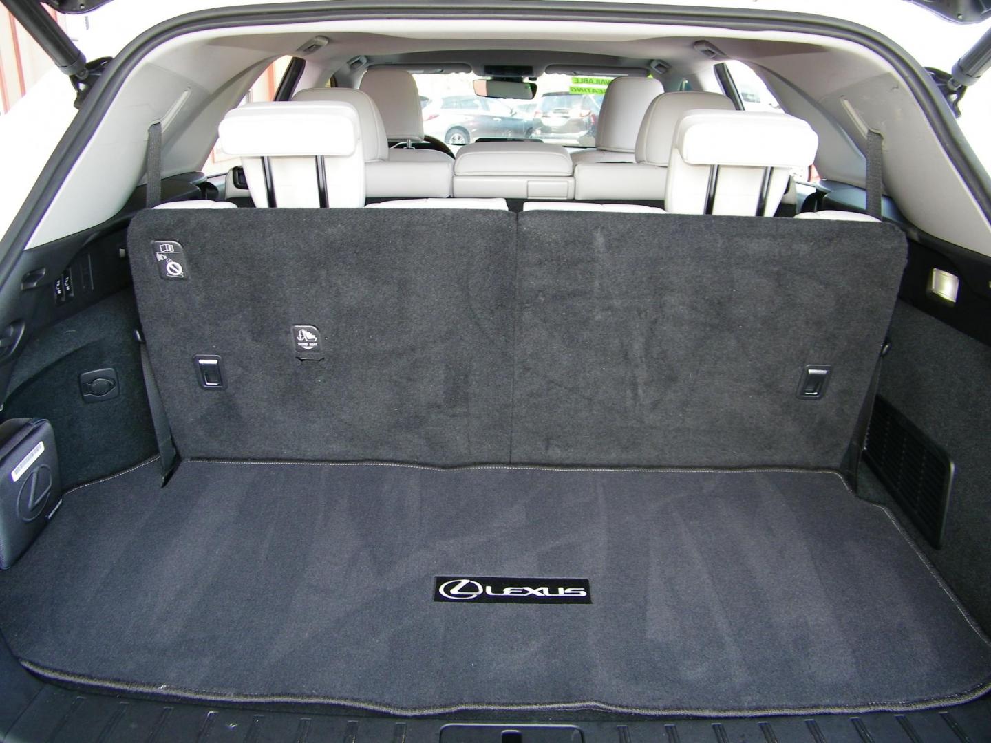 2022 White /Beige Lexus RX 350L FWD (JTJHZKEA5N2) with an 3.5L V6 DOHC 24V engine, 6A transmission, located at 4000 Bee Ridge Road, Sarasota, FL, 34233, (941) 926-0300, 27.298664, -82.489151 - Photo#12