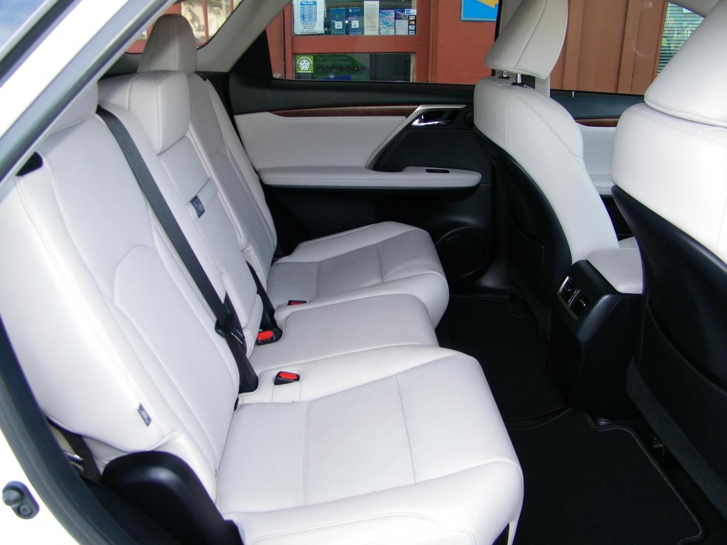 2022 White /Beige Lexus RX 350L FWD (JTJHZKEA5N2) with an 3.5L V6 DOHC 24V engine, 6A transmission, located at 4000 Bee Ridge Road, Sarasota, FL, 34233, (941) 926-0300, 27.298664, -82.489151 - Photo#16