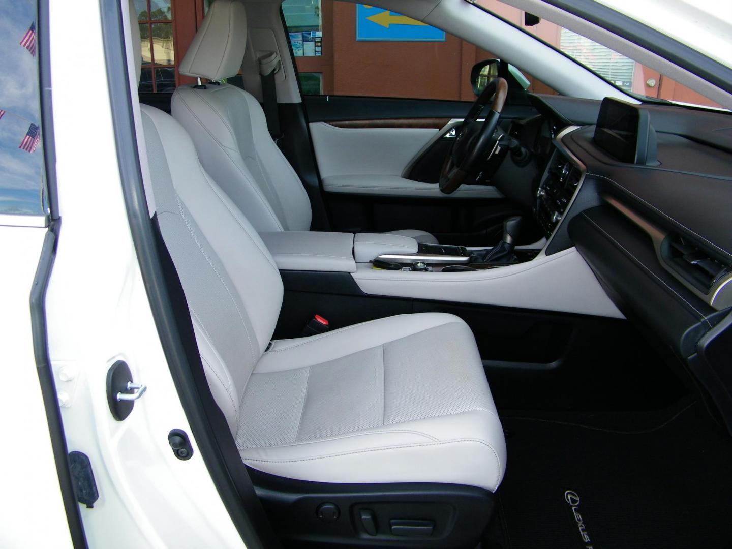 2022 White /Beige Lexus RX 350L FWD (JTJHZKEA5N2) with an 3.5L V6 DOHC 24V engine, 6A transmission, located at 4000 Bee Ridge Road, Sarasota, FL, 34233, (941) 926-0300, 27.298664, -82.489151 - Photo#15