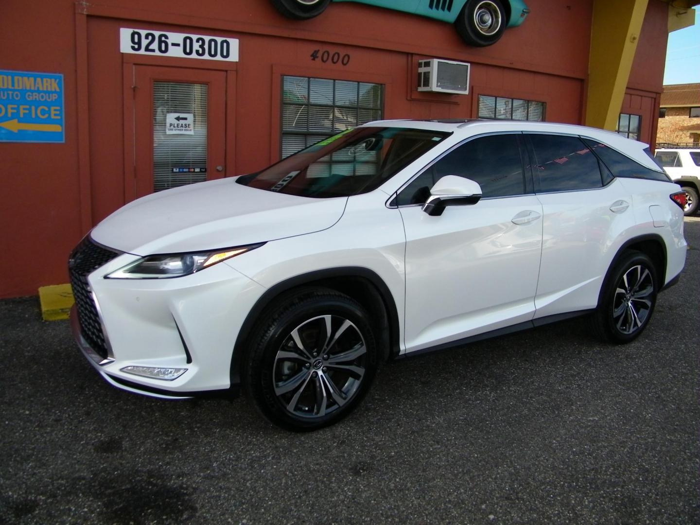2022 White /Beige Lexus RX 350L FWD (JTJHZKEA5N2) with an 3.5L V6 DOHC 24V engine, 6A transmission, located at 4000 Bee Ridge Road, Sarasota, FL, 34233, (941) 926-0300, 27.298664, -82.489151 - Photo#2