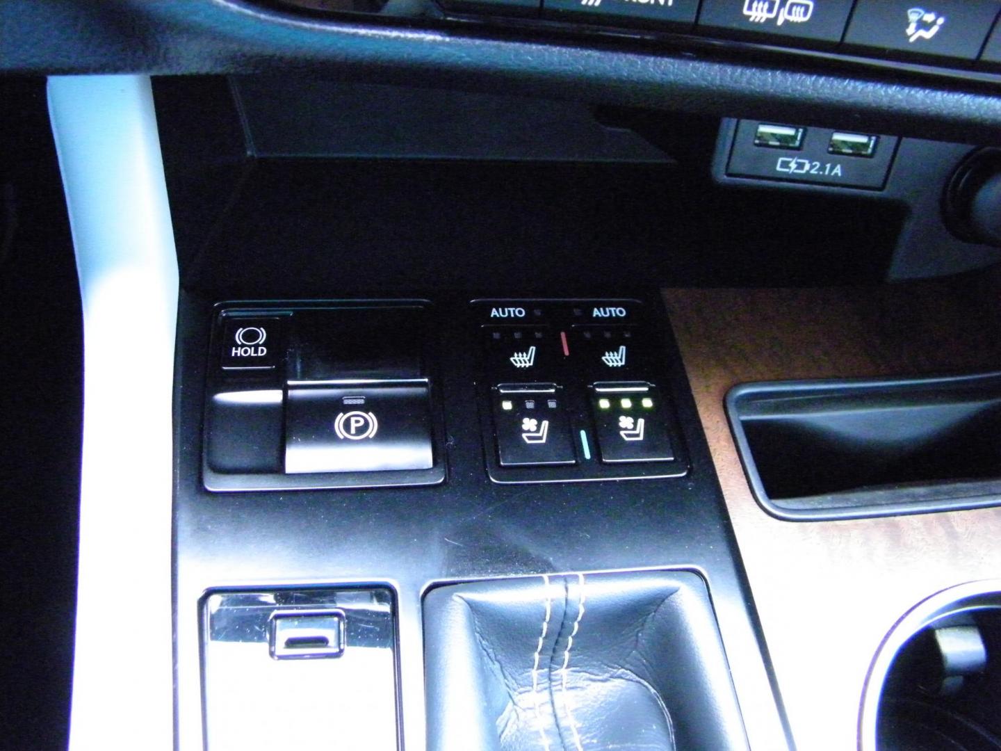 2022 White /Beige Lexus RX 350L FWD (JTJHZKEA5N2) with an 3.5L V6 DOHC 24V engine, 6A transmission, located at 4000 Bee Ridge Road, Sarasota, FL, 34233, (941) 926-0300, 27.298664, -82.489151 - Photo#21