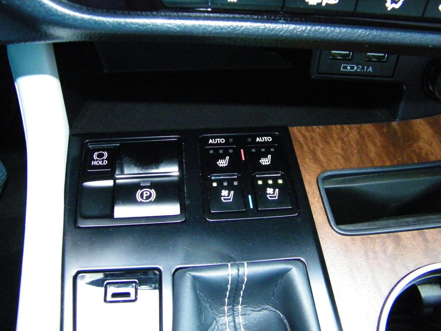 2022 White /Beige Lexus RX 350L FWD (JTJHZKEA5N2) with an 3.5L V6 DOHC 24V engine, 6A transmission, located at 4000 Bee Ridge Road, Sarasota, FL, 34233, (941) 926-0300, 27.298664, -82.489151 - Photo#22