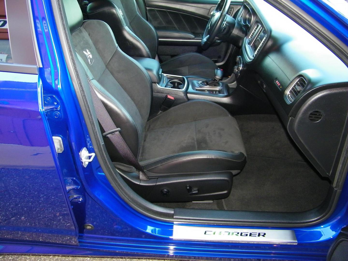 2020 Blue /Black Dodge Charger Scat Pack (2C3CDXGJ6LH) with an 6.4L V8 OHV 16V engine, 5A transmission, located at 4000 Bee Ridge Road, Sarasota, FL, 34233, (941) 926-0300, 27.298664, -82.489151 - Photo#11