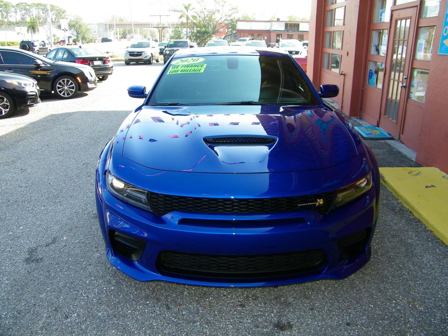 2020 Blue /Black Dodge Charger Scat Pack (2C3CDXGJ6LH) with an 6.4L V8 OHV 16V engine, 5A transmission, located at 4000 Bee Ridge Road, Sarasota, FL, 34233, (941) 926-0300, 27.298664, -82.489151 - Photo#5