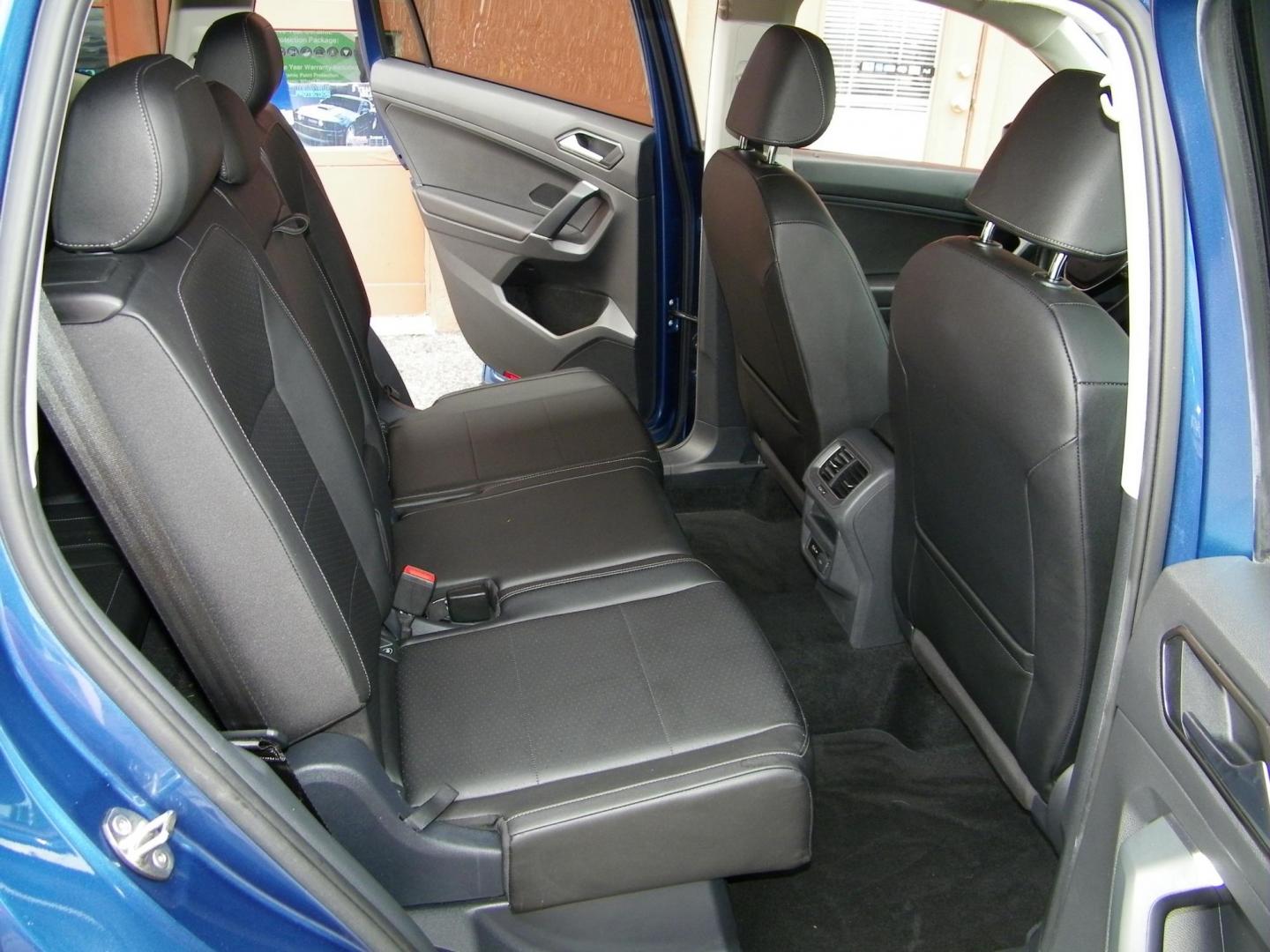 2018 Blue /Black Volkswagen Tiguan SE (3VV3B7AX7JM) with an 2.0L L4 DOHC 16V TURBO engine, 8A transmission, located at 4000 Bee Ridge Road, Sarasota, FL, 34233, (941) 926-0300, 27.298664, -82.489151 - Photo#10