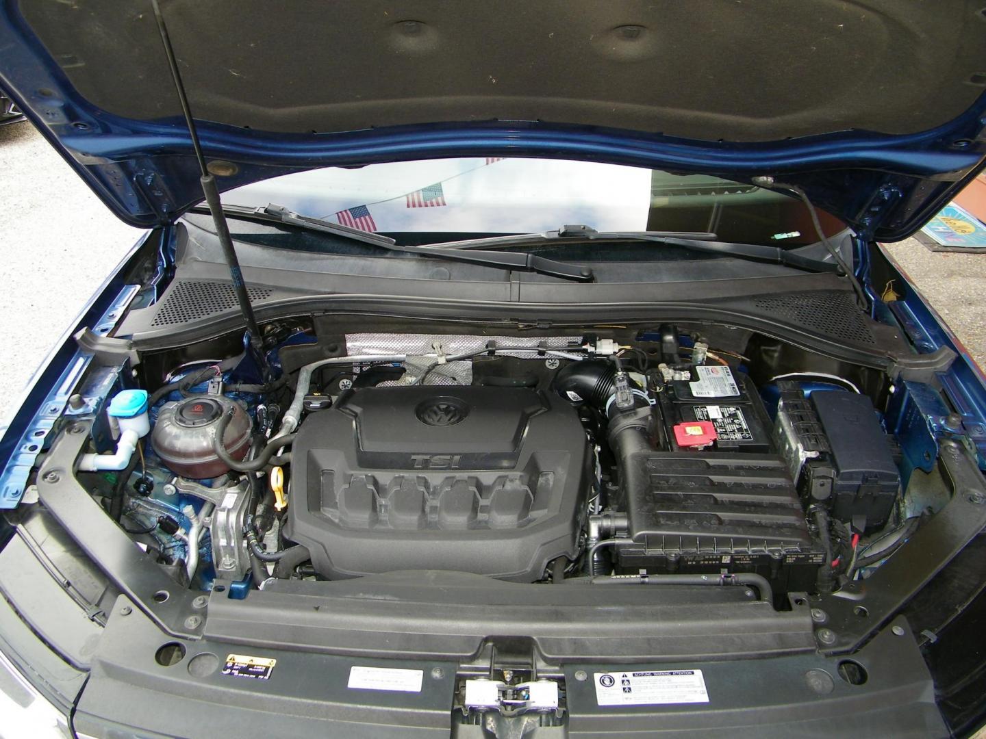 2018 Blue /Black Volkswagen Tiguan SE (3VV3B7AX7JM) with an 2.0L L4 DOHC 16V TURBO engine, 8A transmission, located at 4000 Bee Ridge Road, Sarasota, FL, 34233, (941) 926-0300, 27.298664, -82.489151 - Photo#17