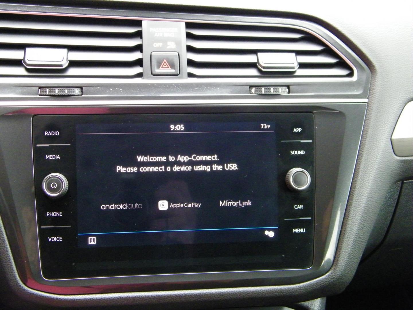 2018 Blue /Black Volkswagen Tiguan SE (3VV3B7AX7JM) with an 2.0L L4 DOHC 16V TURBO engine, 8A transmission, located at 4000 Bee Ridge Road, Sarasota, FL, 34233, (941) 926-0300, 27.298664, -82.489151 - Photo#20