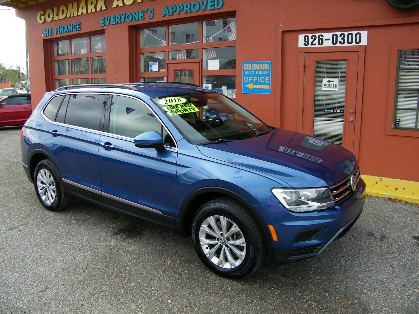 2018 Blue /Black Volkswagen Tiguan SE (3VV3B7AX7JM) with an 2.0L L4 DOHC 16V TURBO engine, 8A transmission, located at 4000 Bee Ridge Road, Sarasota, FL, 34233, (941) 926-0300, 27.298664, -82.489151 - Photo#6