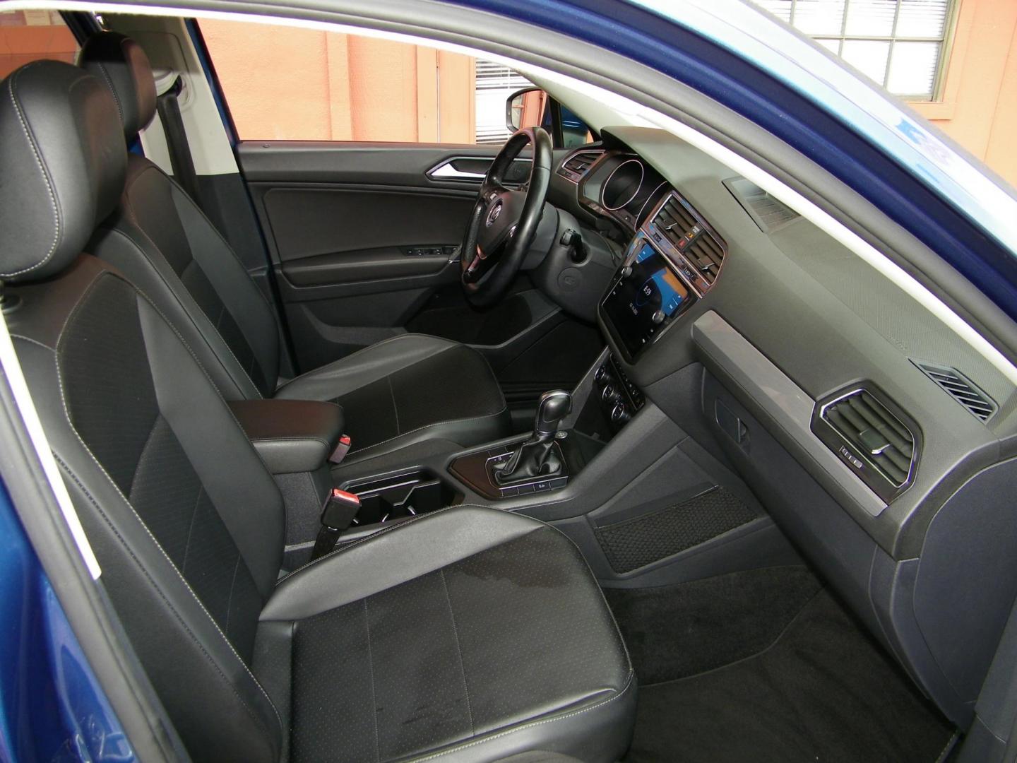 2018 Blue /Black Volkswagen Tiguan SE (3VV3B7AX7JM) with an 2.0L L4 DOHC 16V TURBO engine, 8A transmission, located at 4000 Bee Ridge Road, Sarasota, FL, 34233, (941) 926-0300, 27.298664, -82.489151 - Photo#9