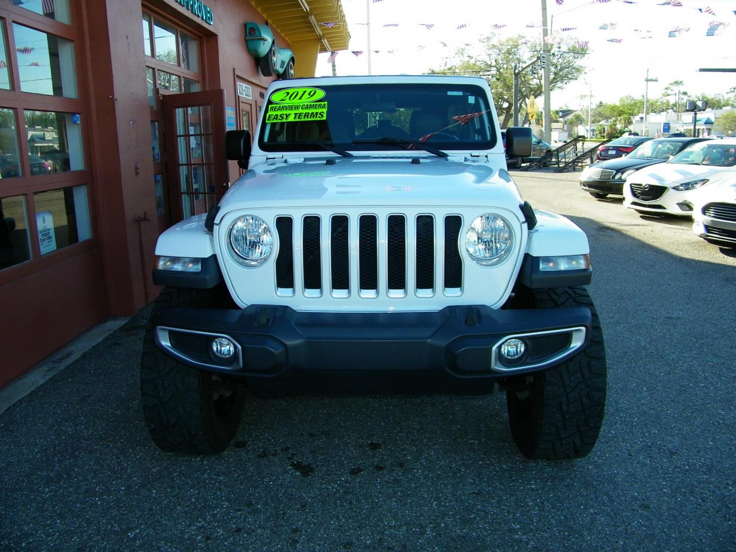 2019 White /Black Jeep Wrangler Unlimited Sahara (1C4HJXEG6KW) with an 3.6L V6 DOHC 24V FFV engine, 6A transmission, located at 4000 Bee Ridge Road, Sarasota, FL, 34233, (941) 926-0300, 27.298664, -82.489151 - Photo#5
