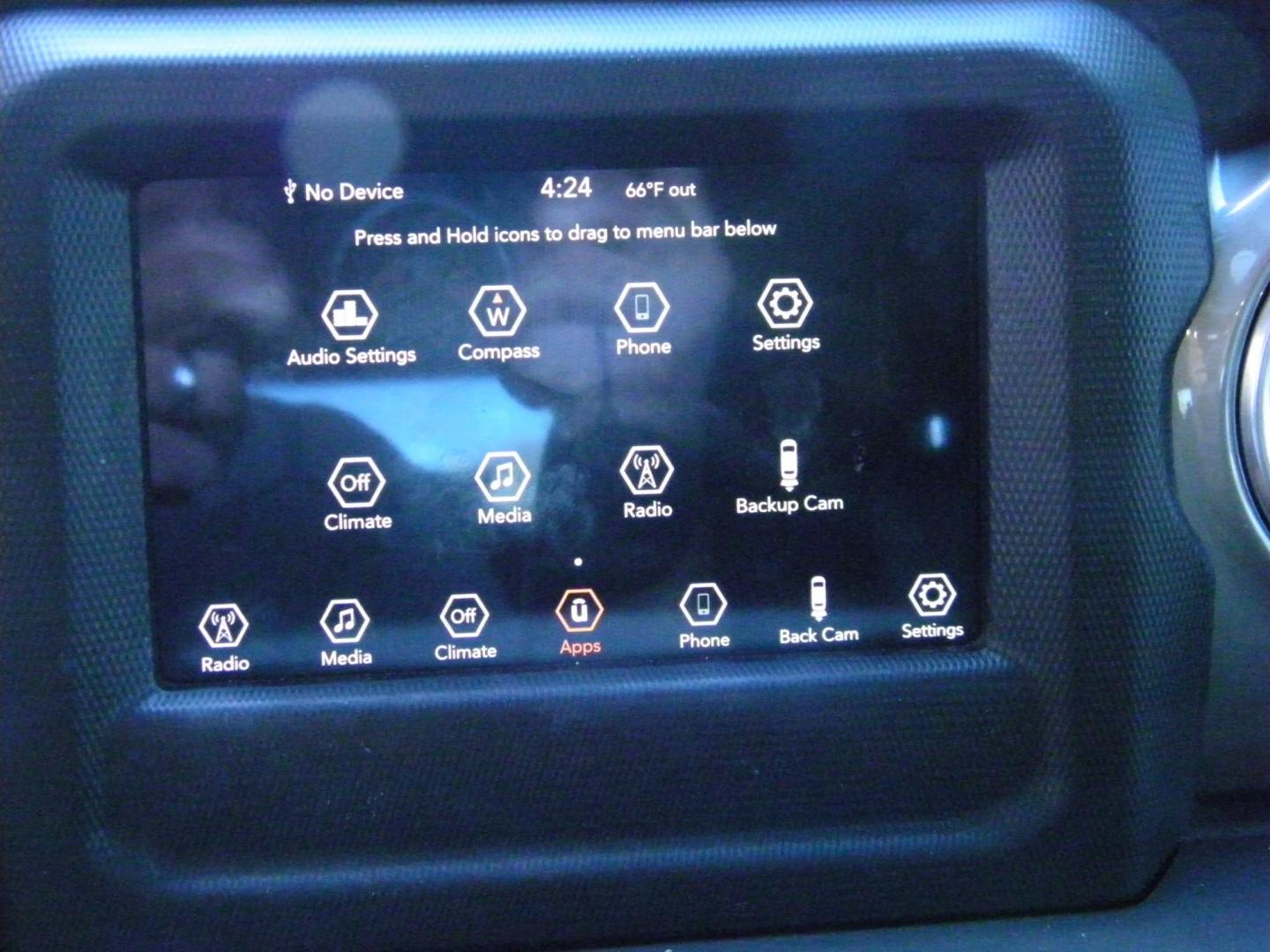 2019 White /Black Jeep Wrangler Unlimited Sahara (1C4HJXEG6KW) with an 3.6L V6 DOHC 24V FFV engine, 6A transmission, located at 4000 Bee Ridge Road, Sarasota, FL, 34233, (941) 926-0300, 27.298664, -82.489151 - Photo#20