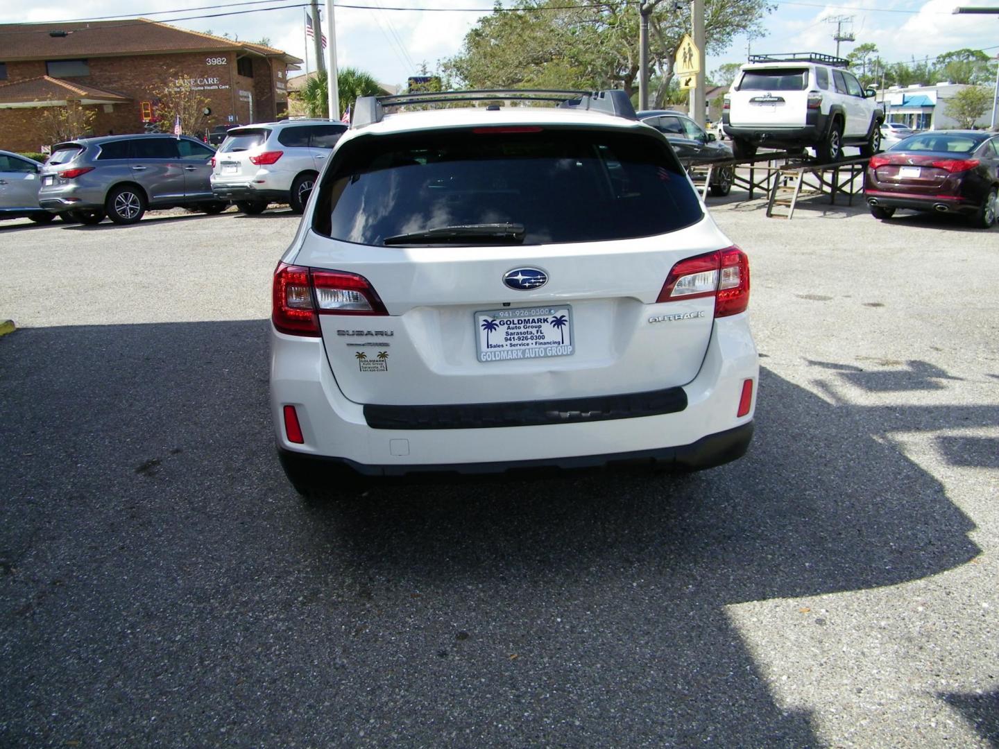 2015 White /Grey Subaru Outback 2.5i Premium (4S4BSBFC0F3) with an 2.5L H4 DOHC 16V engine, 6-Speed Automatic transmission, located at 4000 Bee Ridge Road, Sarasota, FL, 34233, (941) 926-0300, 27.298664, -82.489151 - Photo#4