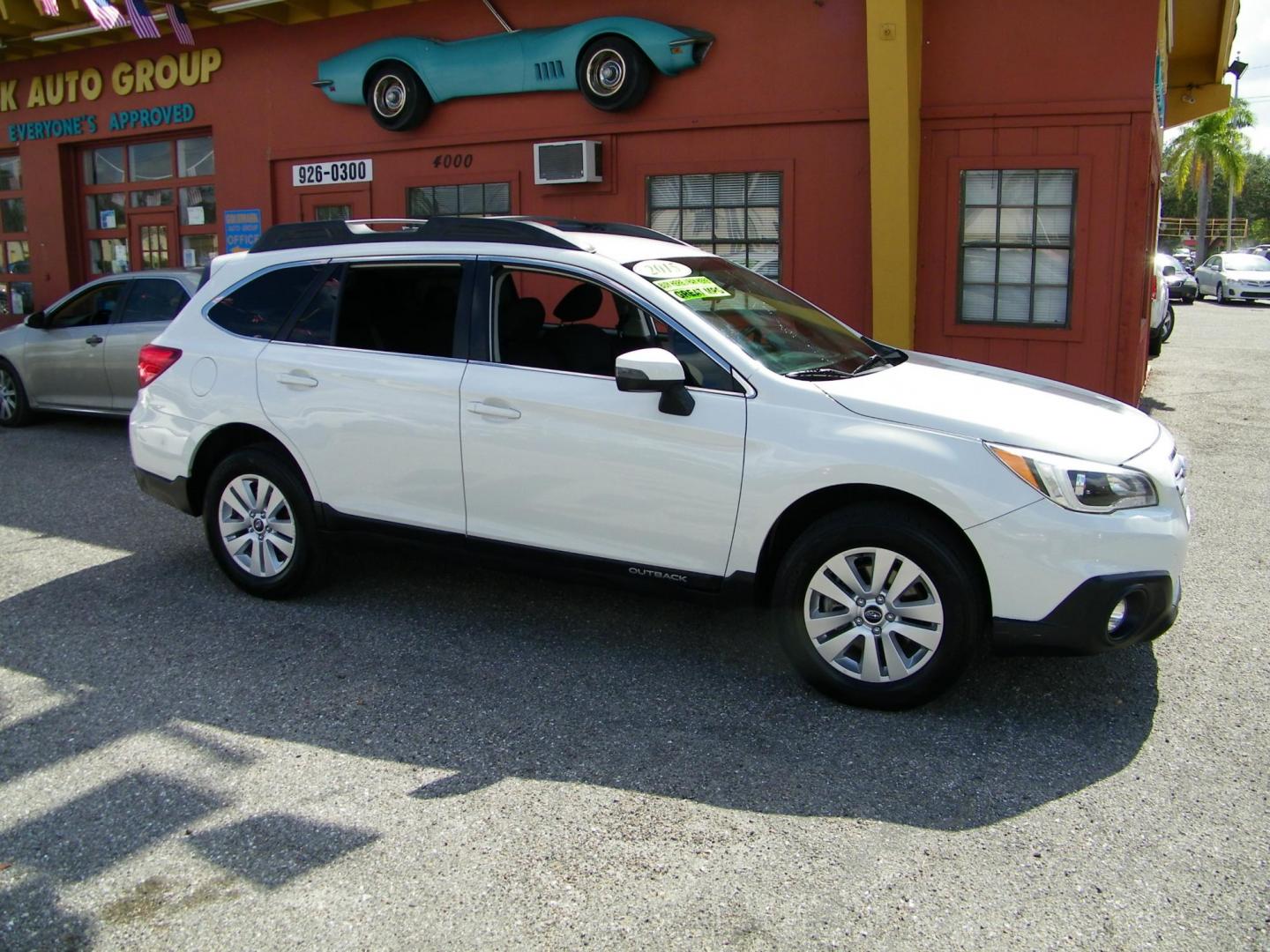 2015 White /Grey Subaru Outback 2.5i Premium (4S4BSBFC0F3) with an 2.5L H4 DOHC 16V engine, 6-Speed Automatic transmission, located at 4000 Bee Ridge Road, Sarasota, FL, 34233, (941) 926-0300, 27.298664, -82.489151 - Photo#5