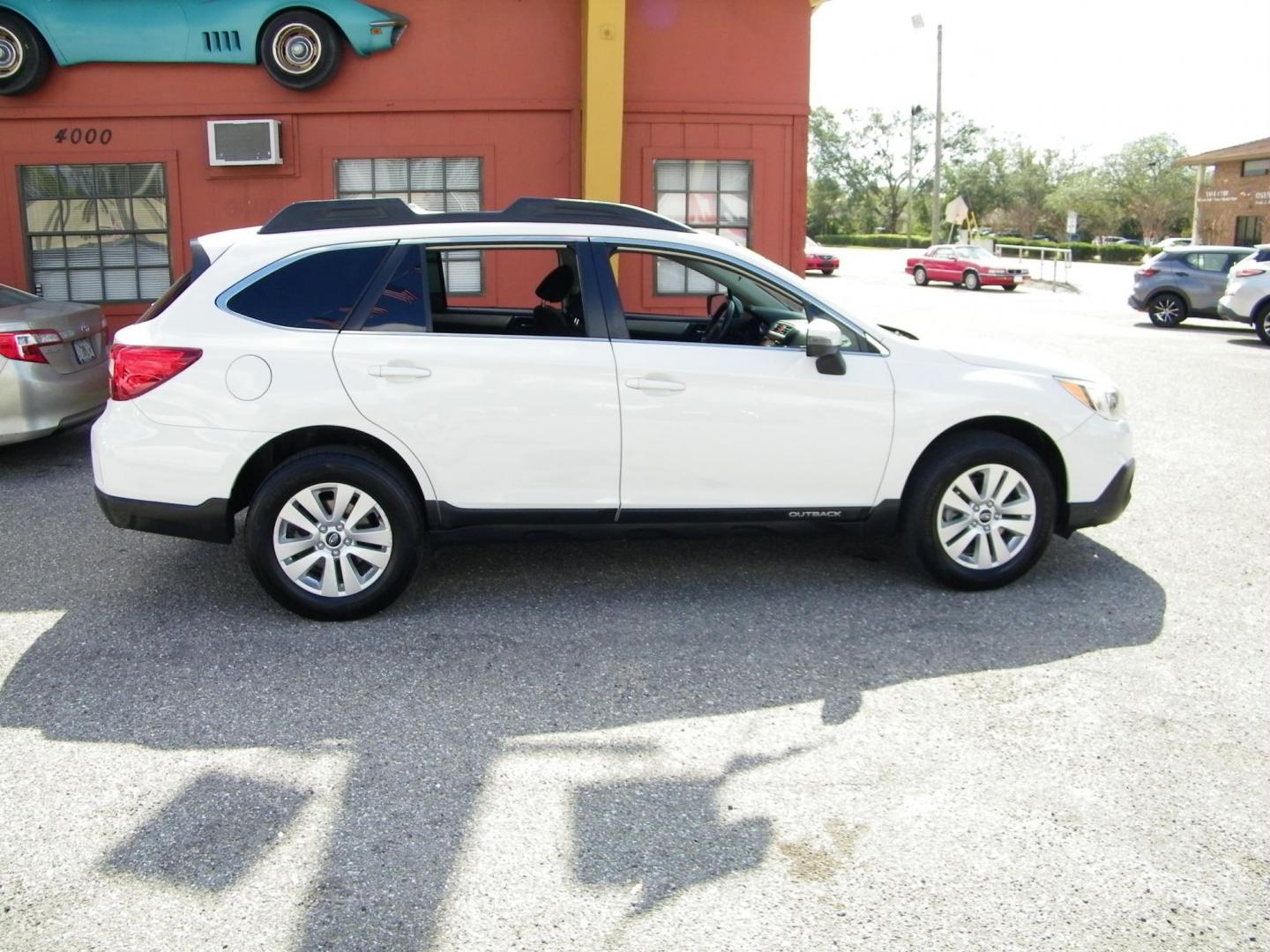2015 White /Grey Subaru Outback 2.5i Premium (4S4BSBFC0F3) with an 2.5L H4 DOHC 16V engine, 6-Speed Automatic transmission, located at 4000 Bee Ridge Road, Sarasota, FL, 34233, (941) 926-0300, 27.298664, -82.489151 - Photo#6