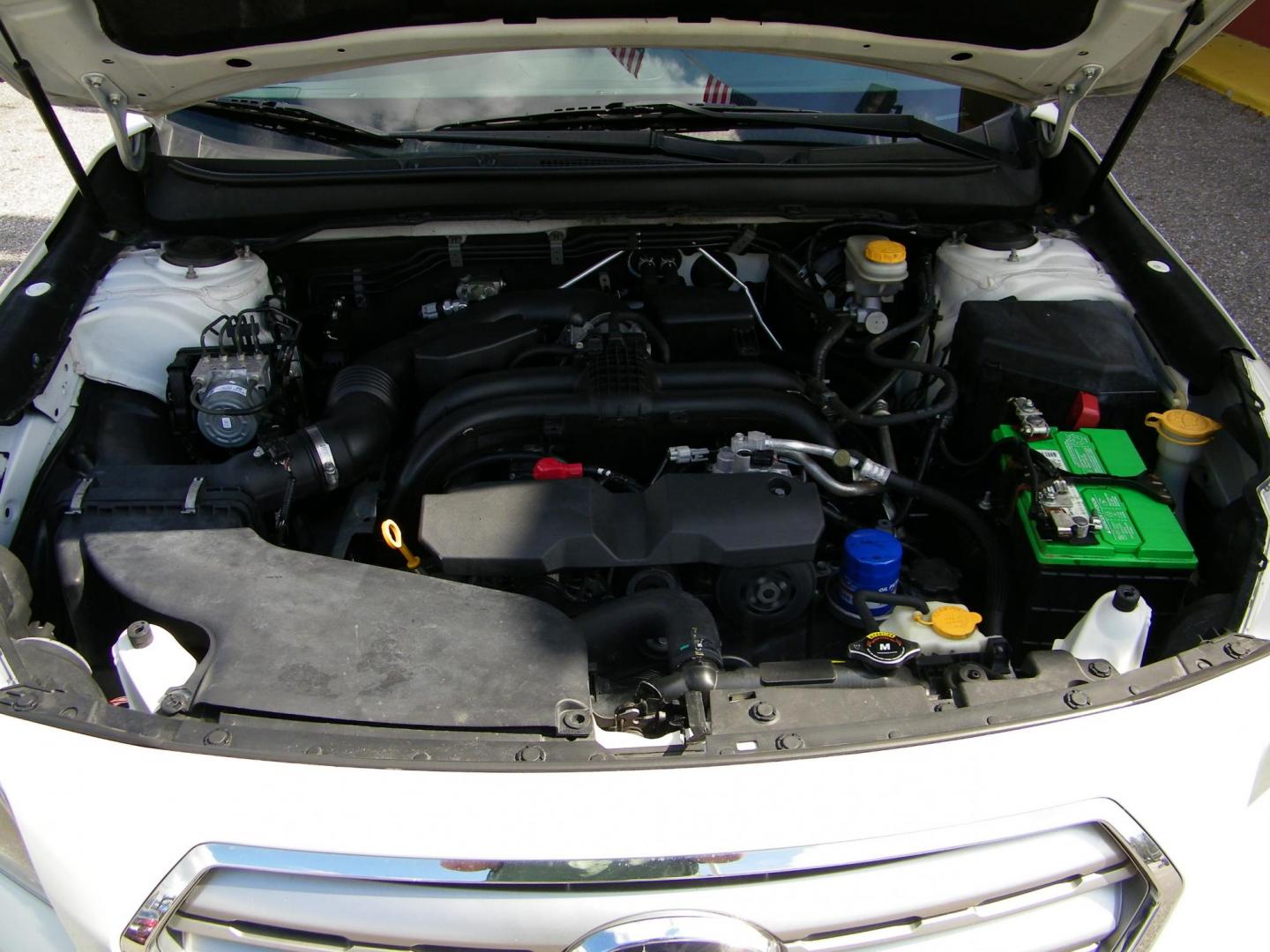 2015 White /Grey Subaru Outback 2.5i Premium (4S4BSBFC0F3) with an 2.5L H4 DOHC 16V engine, 6-Speed Automatic transmission, located at 4000 Bee Ridge Road, Sarasota, FL, 34233, (941) 926-0300, 27.298664, -82.489151 - Photo#8